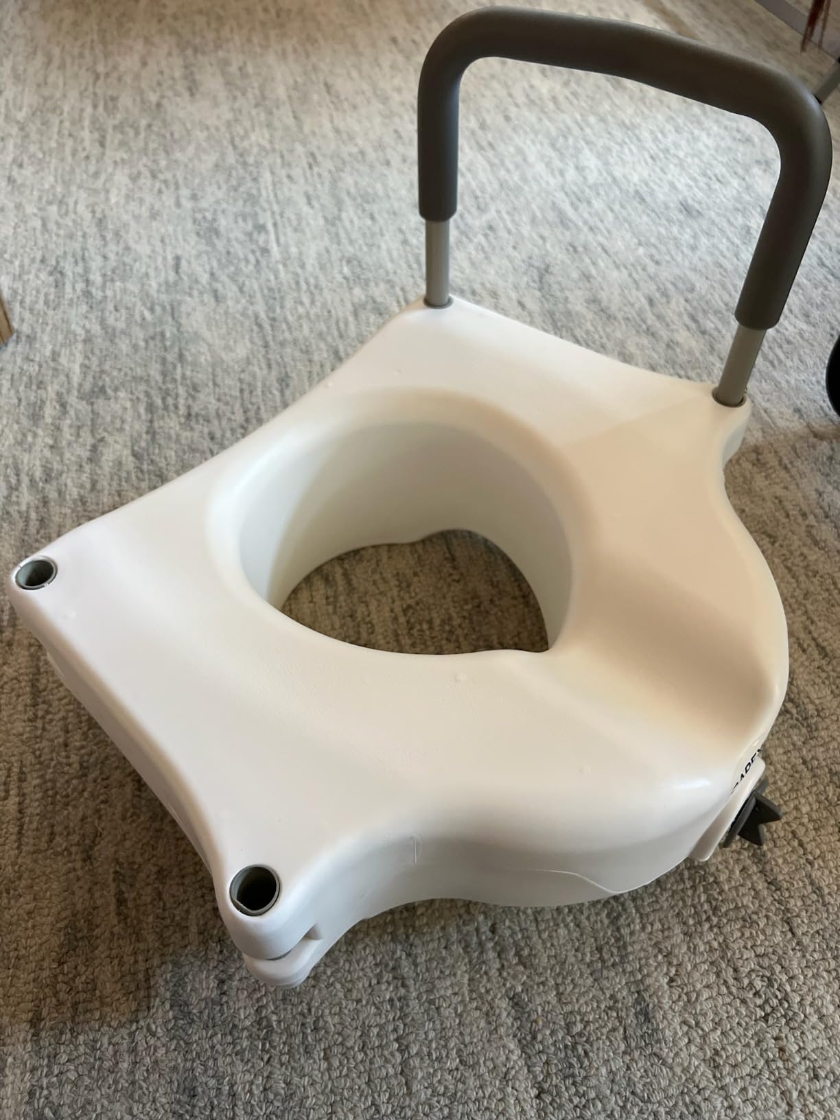 Carex E-Z Lock Raised Toilet Seat with Handles, 4.5 Inch Toilet Seat Riser with Arms customer photo 2