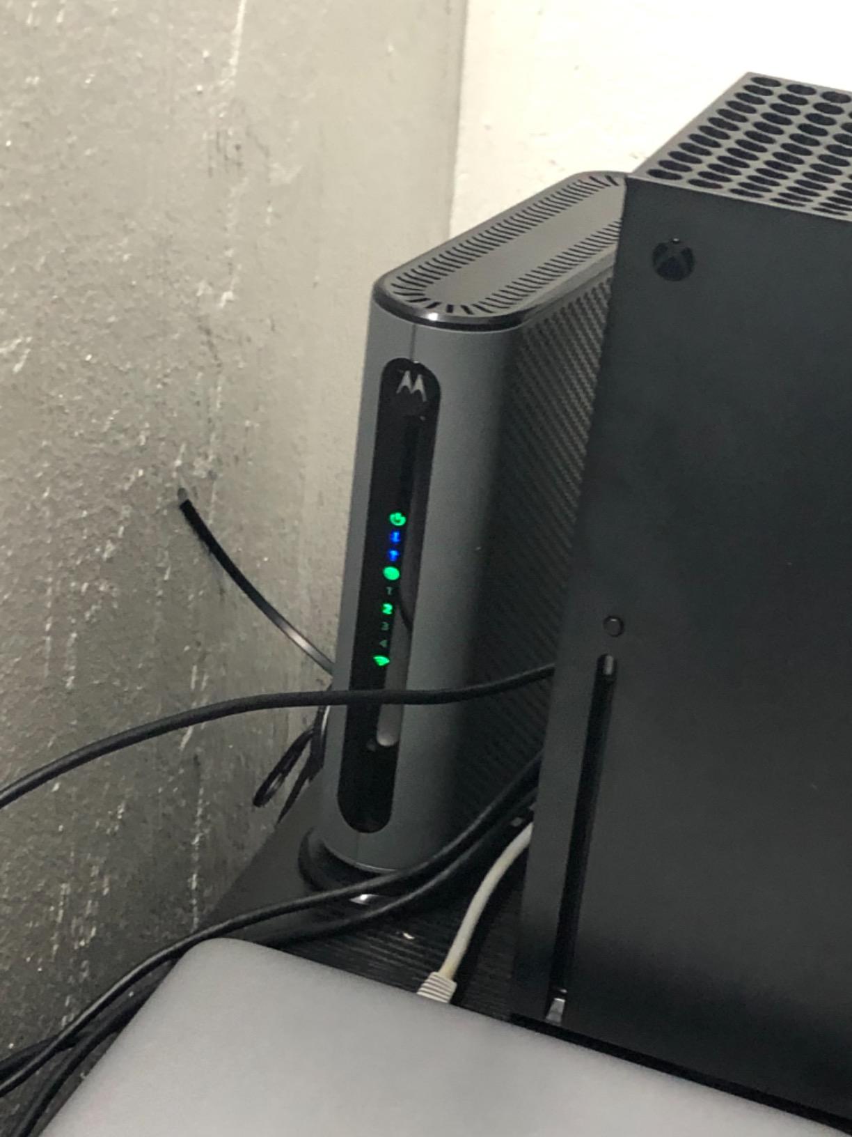Motorola MG7315 Modem WiFi Router Combo, DOCSIS 3.0, N450 WiFi customer photo 1