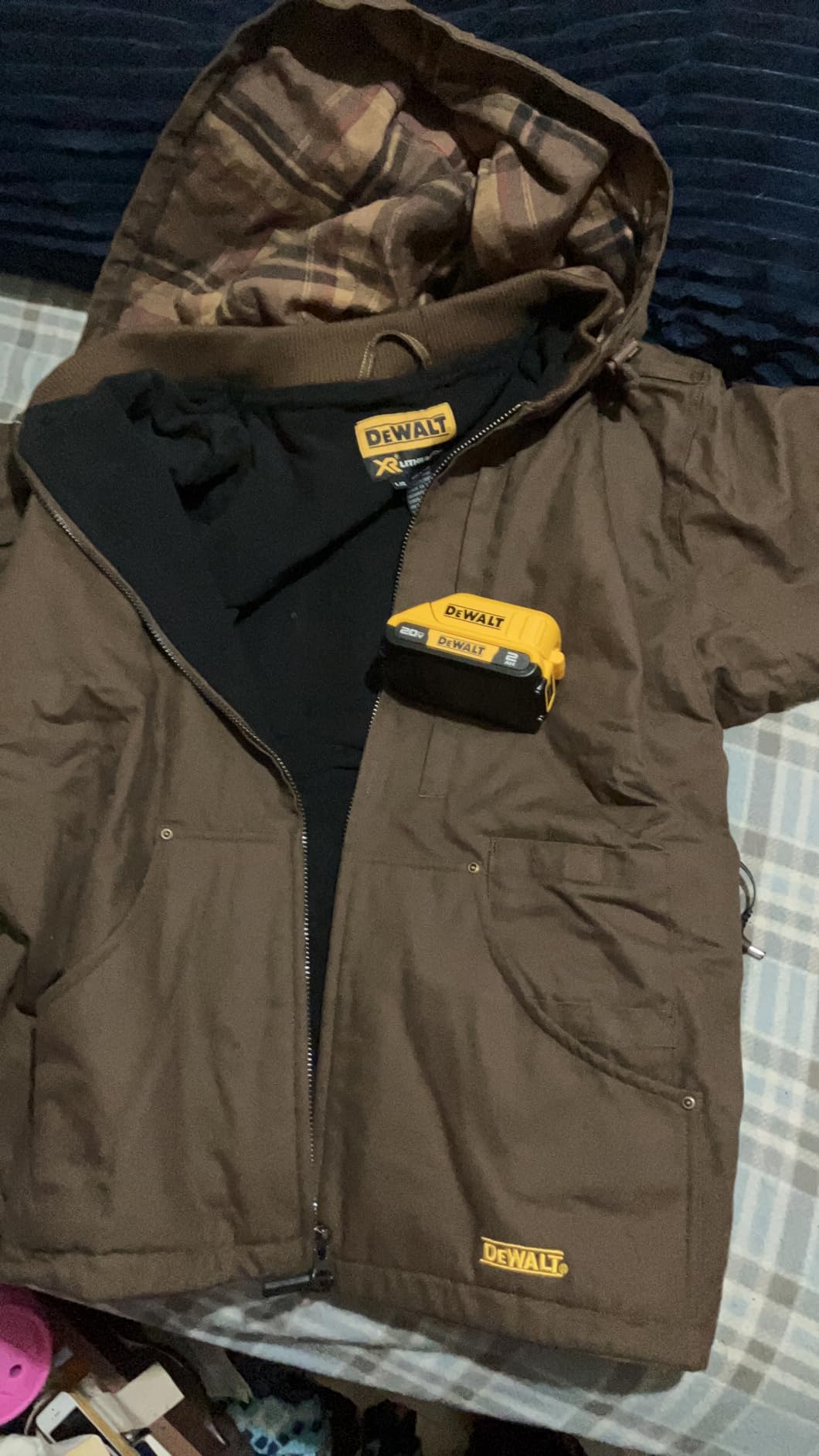 DEWALT Heated Lightweight Soft Shell Jacket DEWALT Heated Lightweight Soft Shell Jacket Kit customer photo 1