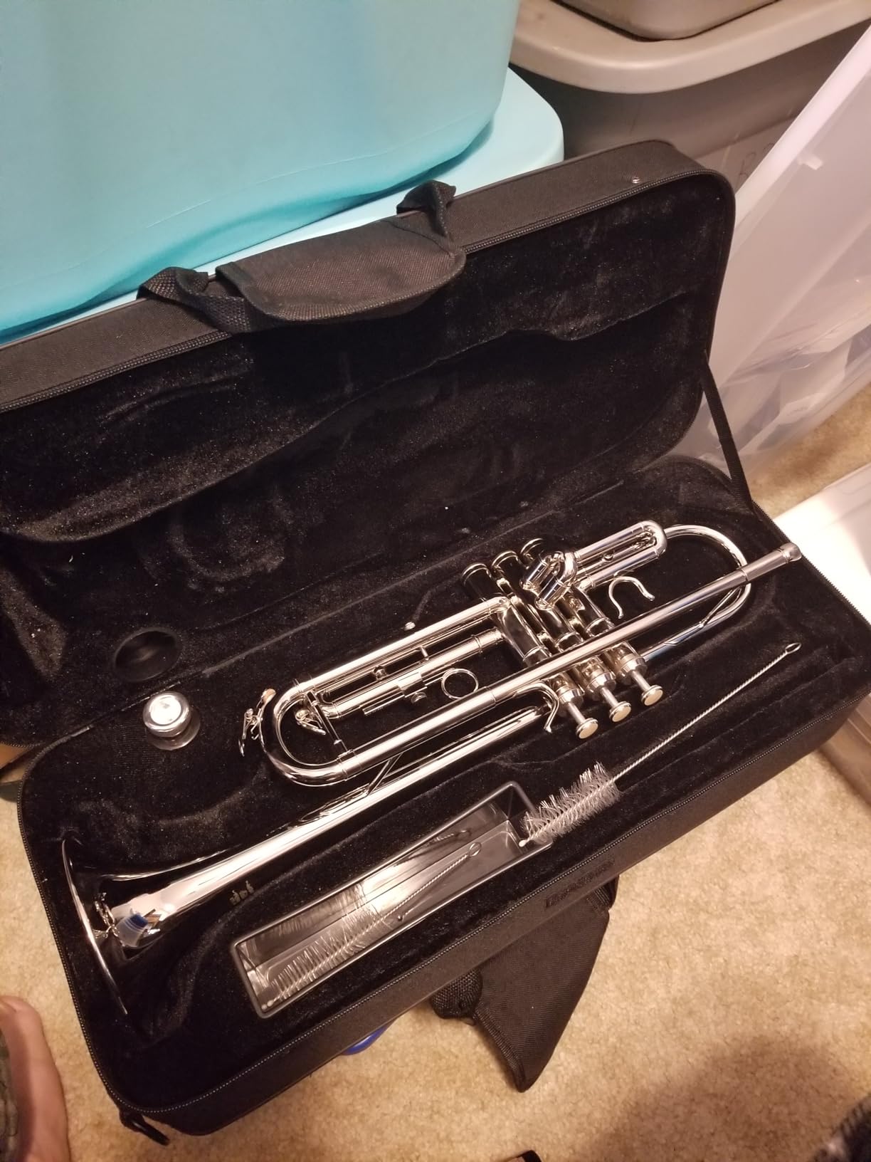 Eastar Bb Standard Trumpet Set for Beginner, Brass Student Trumpet Instrument with Hard Case, Cleaning Kit, 7C Mouthpiece and Gloves, ETR-380, Golden customer photo 2