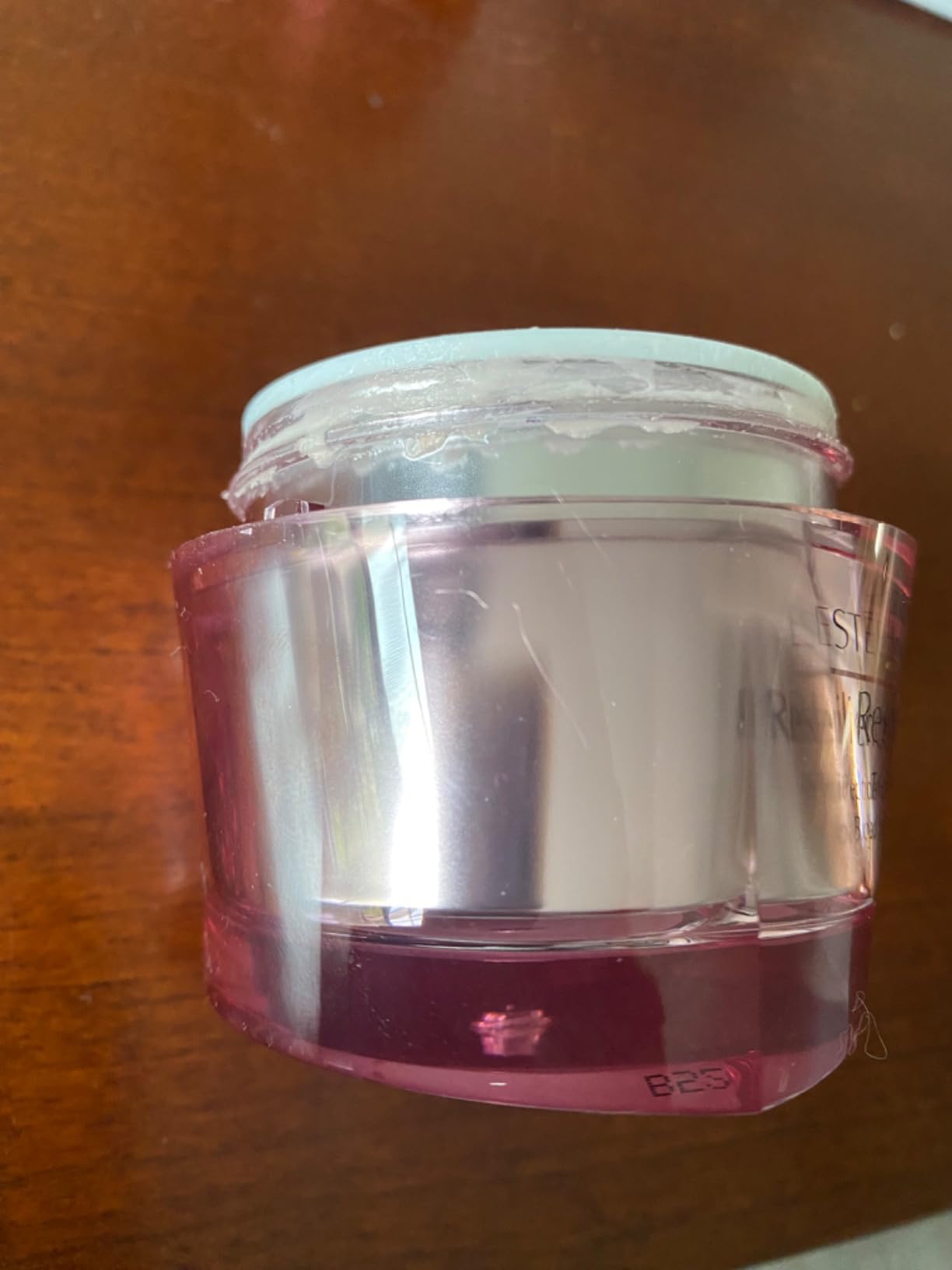 Estée Lauder Resilience Multi-Effect Tri-Peptide Face and Neck Moisturizer with SPF 15 - Plumping & Anti-Aging Firming Cream customer photo 2