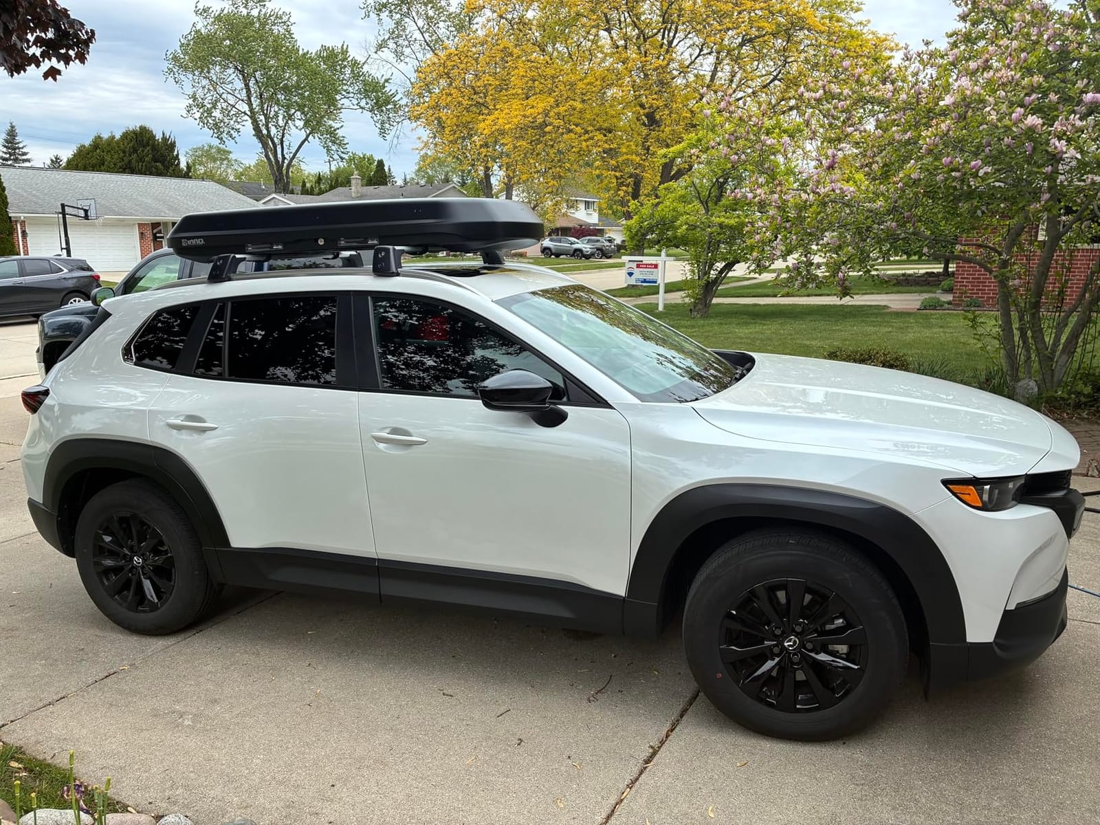 INNO ROOF Box 320 Matte Black 9cu ft, Cargo Box, Roof Rack, Roof Box, Hard Shell, Low Profile, Cargo Box, Dual-Side Opening with Locks, Made in Japan, Compatible with Aero & Square Bars customer photo 2