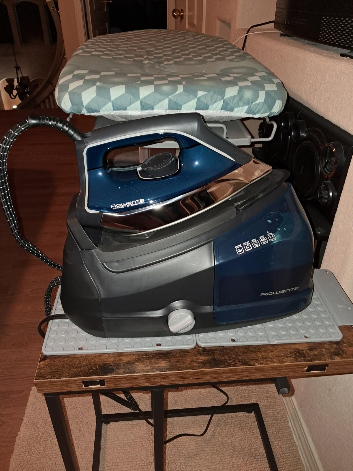 Rowenta Steam Station, Stainless Steel Soleplate, Professional Iron Steamer for Clothes, 1.1L Removable Tank, Fast Heat Up, 1800 Watts, Blue Clothes Iron, DG8624 customer photo 1
