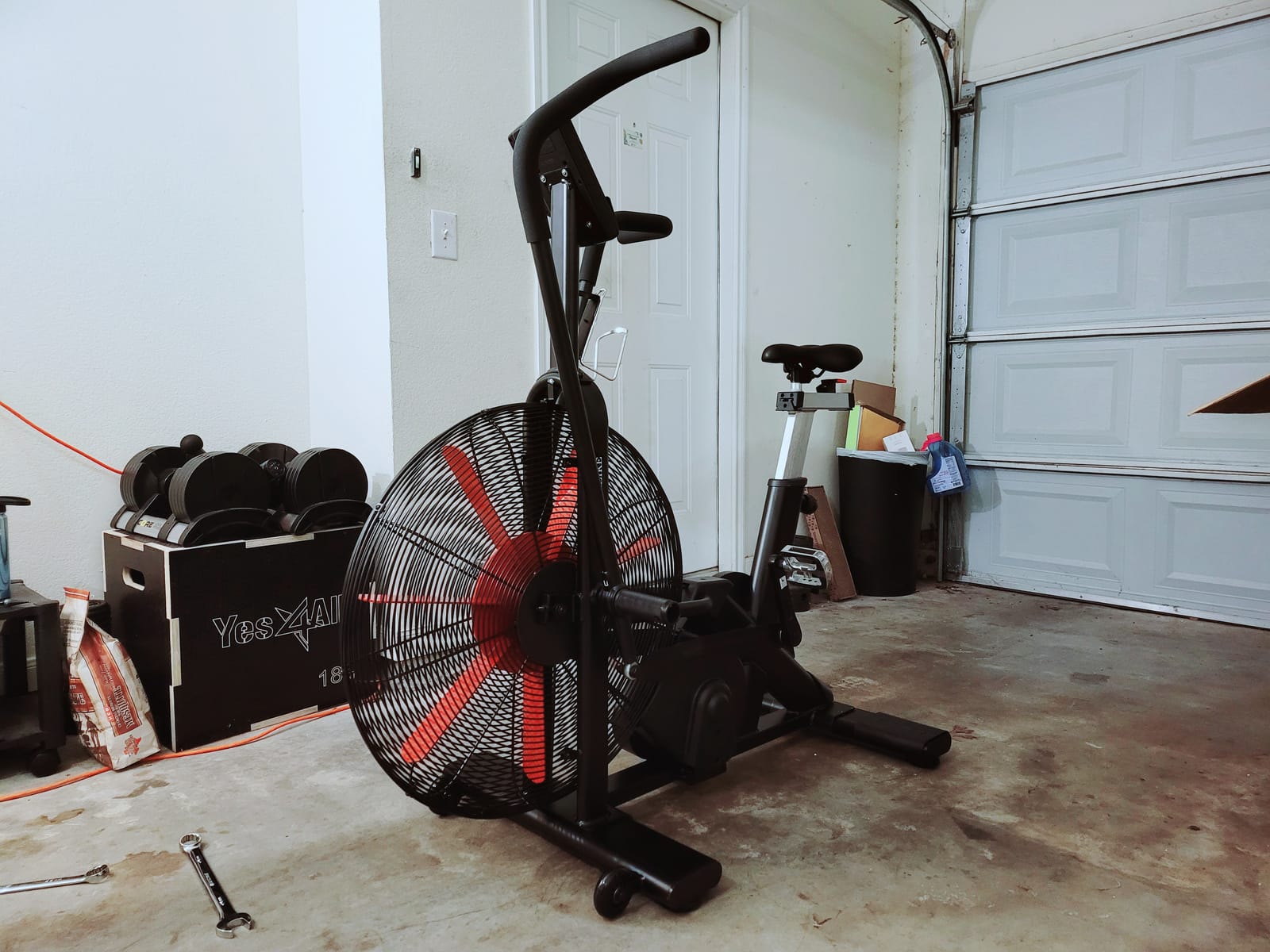leikefitness Fan Exercise Bike Upright AirBike Indoor Stationary Bicycle with Unlimited Air Resistance System customer photo 2