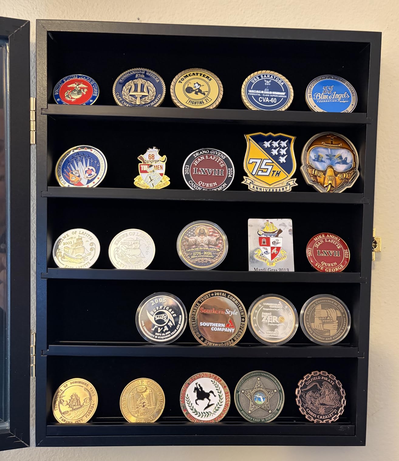 Jinchuan Military Challenge Coin Display Case Lockable Cabinet Rack Holder Shadow Box with Removable 2 Grooves Shelves and Anti Dust Door for Casino Poker Chips Collectibles, Small - Black customer photo 1