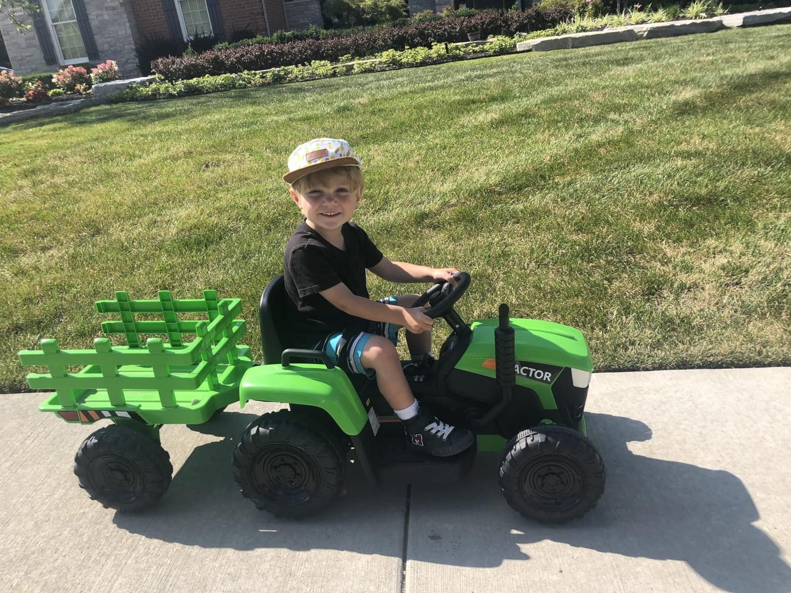 TOBBI Kids Electric Ride On Toy Tractor, Toddlers 12V Battery-Powered Car to Drive, 35W Dual Motor 6-Wheels Trailer Vehicle with 3-Speeds/LED & Horn Functions for Chirdren Aged 3-8-Dark Green customer photo 1