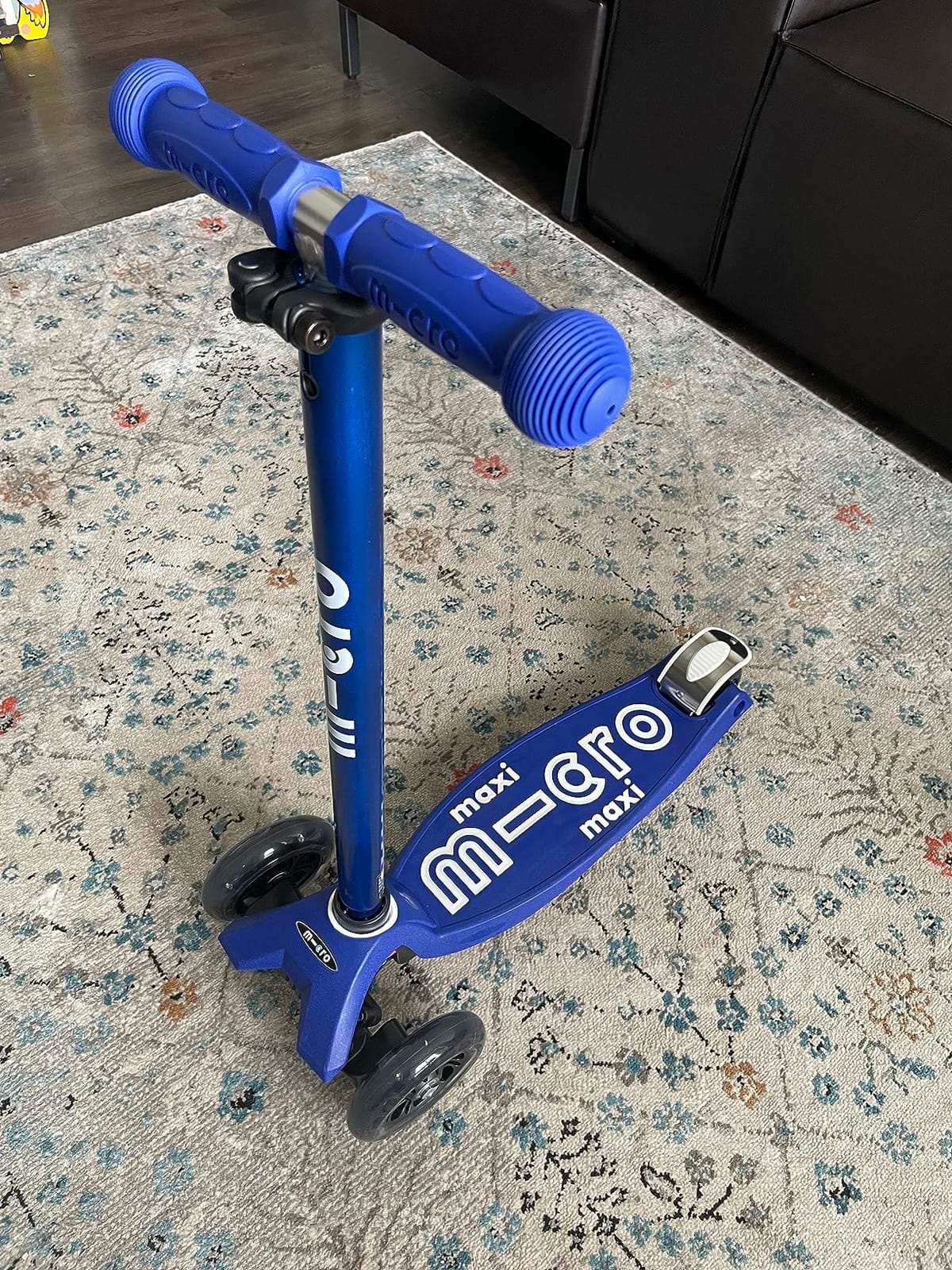 Micro Kickboard Maxi LED Kids Scooter for Ages 5-12, 3 Wheel Lean-to-Steer Design, Adjustable T Bar, Motion Activated PU LED Wheels, Swiss Design customer photo 2