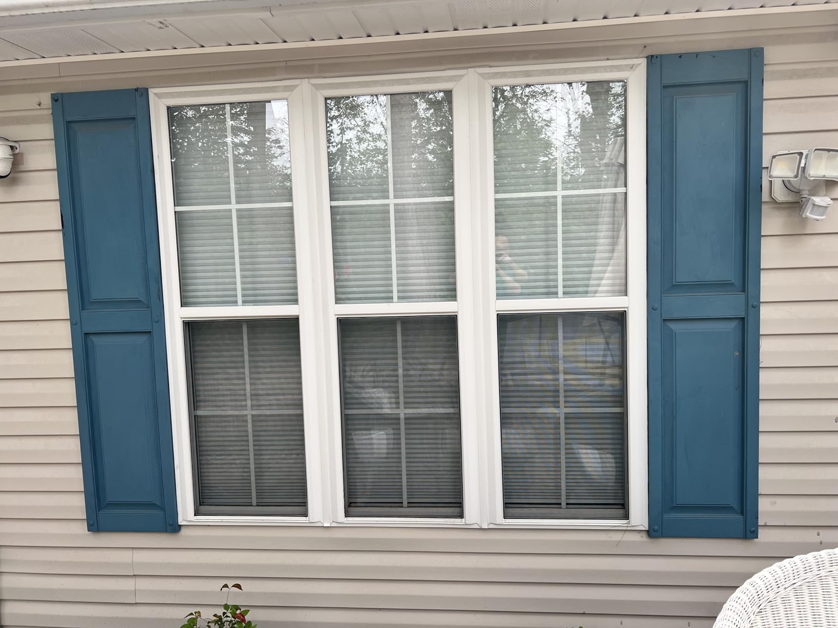 Persilux Custom Size 100% Blackout Cordless Cellular Shades & Blinds Honeycomb Blinds Bottom up Waterproof Thermal Insulated Window Shades for Home, Windows and Kitchen, White customer photo 1