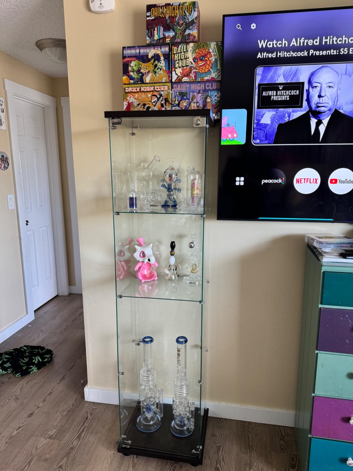 LFT HUIMEI2Y 4-Tier Glass Display Cabinet with Lock, Display Case Black customer photo 1