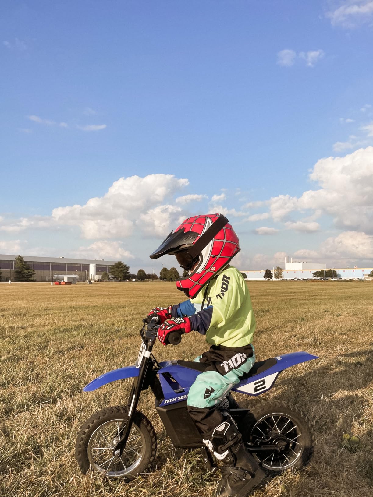 Razor MX125 Dirt Rocket Electric-Powered Bike with Authentic Motocross Geometry, Rear-Wheel Drive,100-watt, high-Torque, Chain-Driven Motor, for Kids 7+, Blue customer photo 2