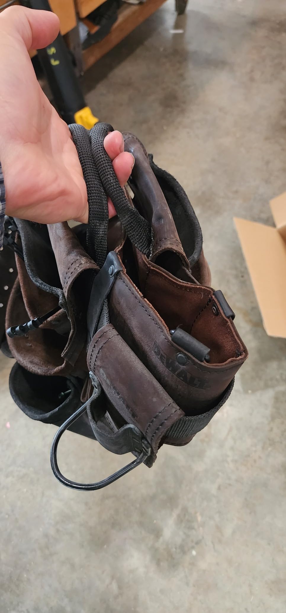 DEWALT Leather Tool Belt Organizer with 18 Pockets, Heavy Duty Construction (DWST550113) customer photo 1
