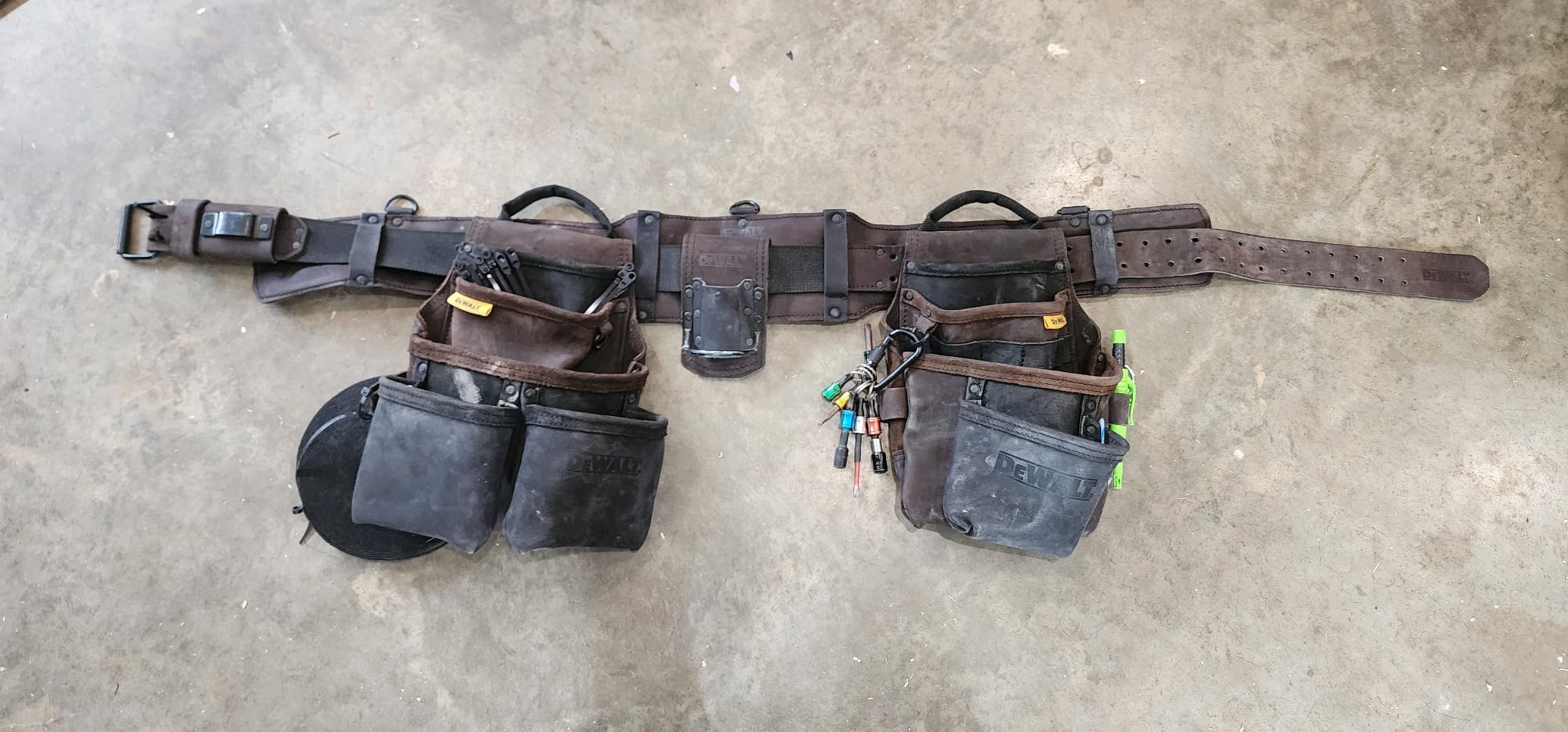 DEWALT Leather Tool Belt Organizer with 18 Pockets, Heavy Duty Construction (DWST550113) customer photo 2