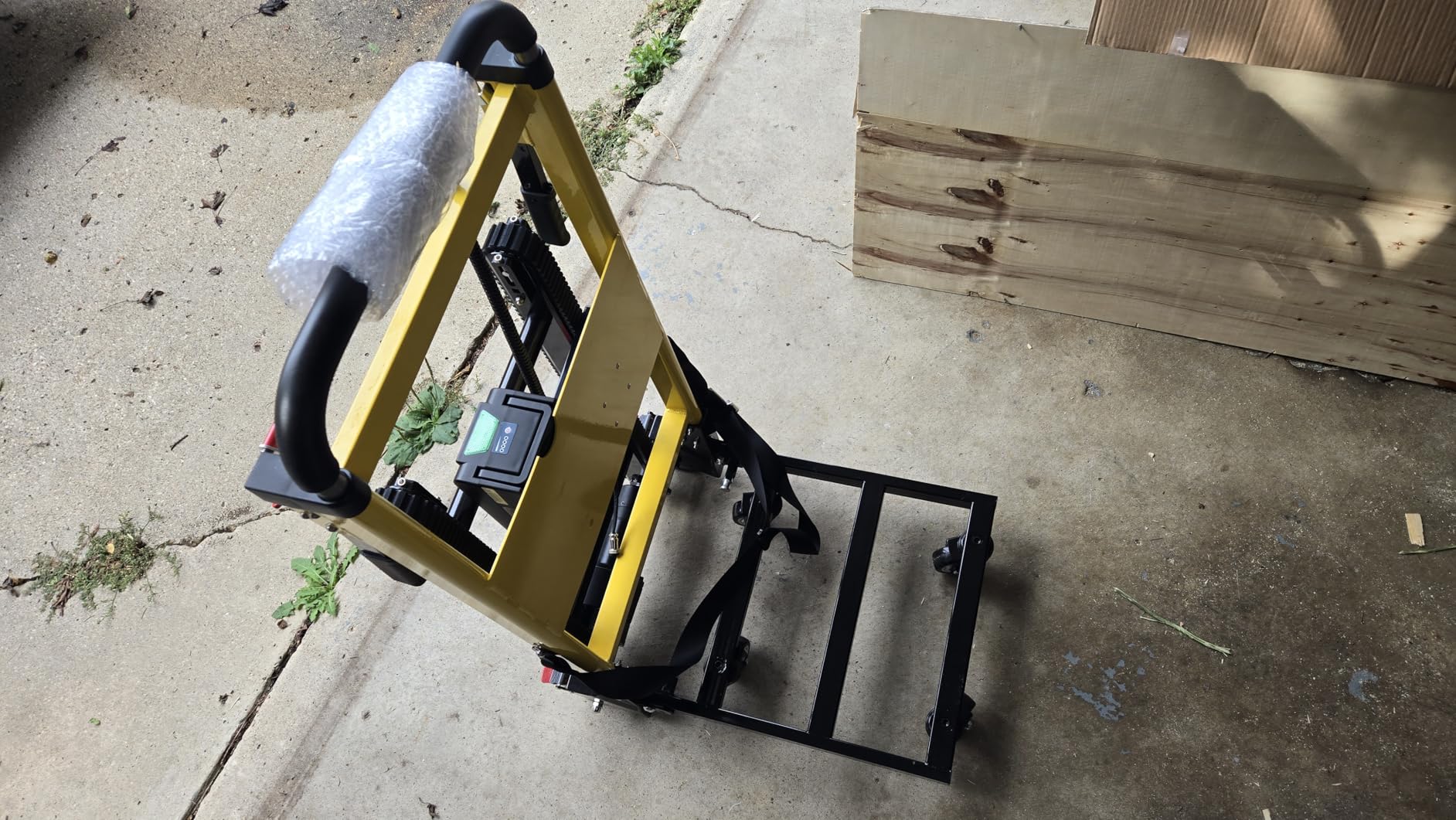 Electric Stair Climbing Dolly, Heavy Duty, Powered Stair Climber Dolly Cart with 6 Wheels Motor Powered for Furniture Logistics Warehouse, Yellow customer photo 1