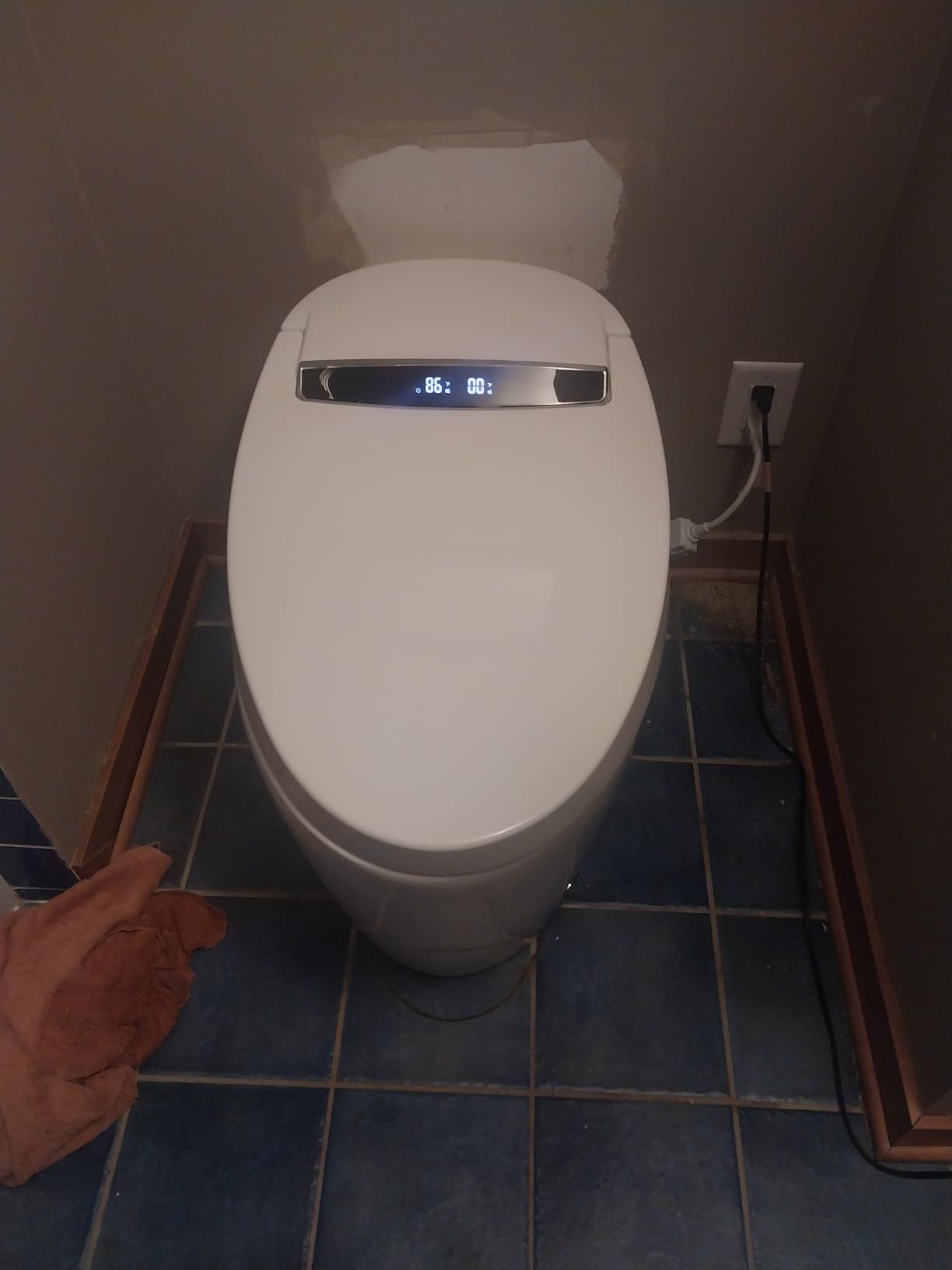 LOUPUSUO Smart Toilet with Bidet Built In with Warm Water Sprayer and Dryer | Foot Sensor Operation, Heated Seat toilet with LED Display for Bathroom, Auto Dual Flush customer photo 2