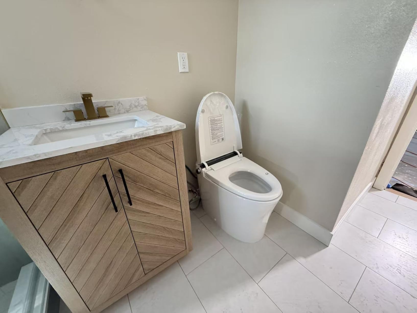 CANEST Smart Toilet, Smart Toilet with Bidet Built in, ADA Comfort Height, Intelligent Temp Control, Foot Sensor Operation, Warm Water, Heated Seat, Air Dryer, Digital Display (TC-100GE) customer photo 2