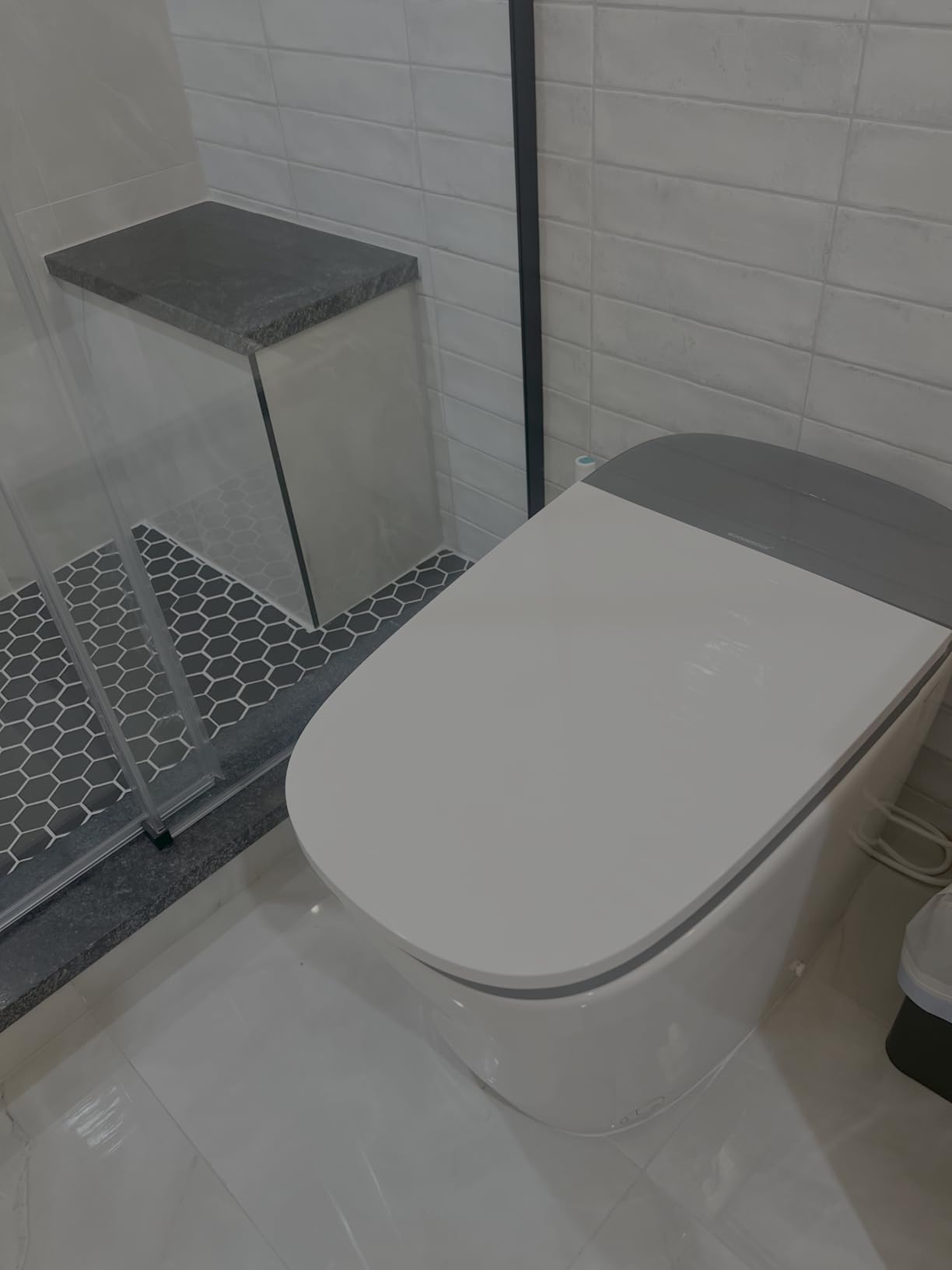WOODBRIDGE Smart Toilet with 1000g MaP Flush Score & Foam Shield (B0930S) | Auto Open/Close, ADA Comfort Height, Auto Dual Flush, Moving Air Dryer, Heated Seat customer photo 1