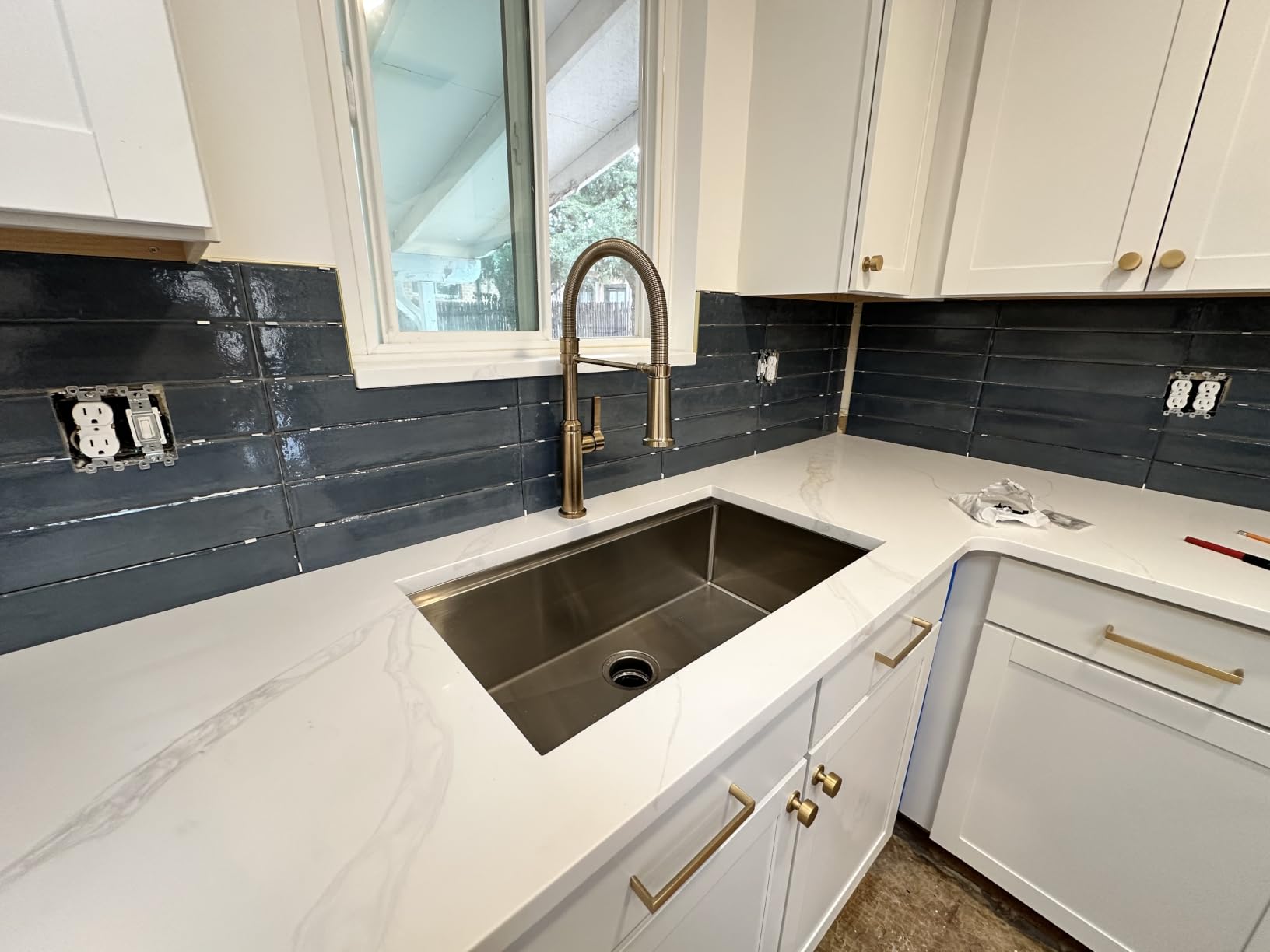 Delta Rhett Pro Style Commercial Kitchen Faucet with Pull Down Sprayer, Chrome Single Hole Kitchen Sink Faucet, Single Handle, Chrome 18829-DST customer photo 2