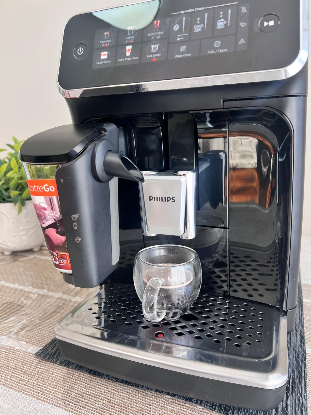 Philips 3300 Series Fully Automatic Espresso Machine, LatteGo Milk System | 5 Hot & Iced Coffee Pre-Sets, ceramic grinder, customizable coffee strength & milk settings, hot water, 15 bars (EP3341/50) customer photo 1