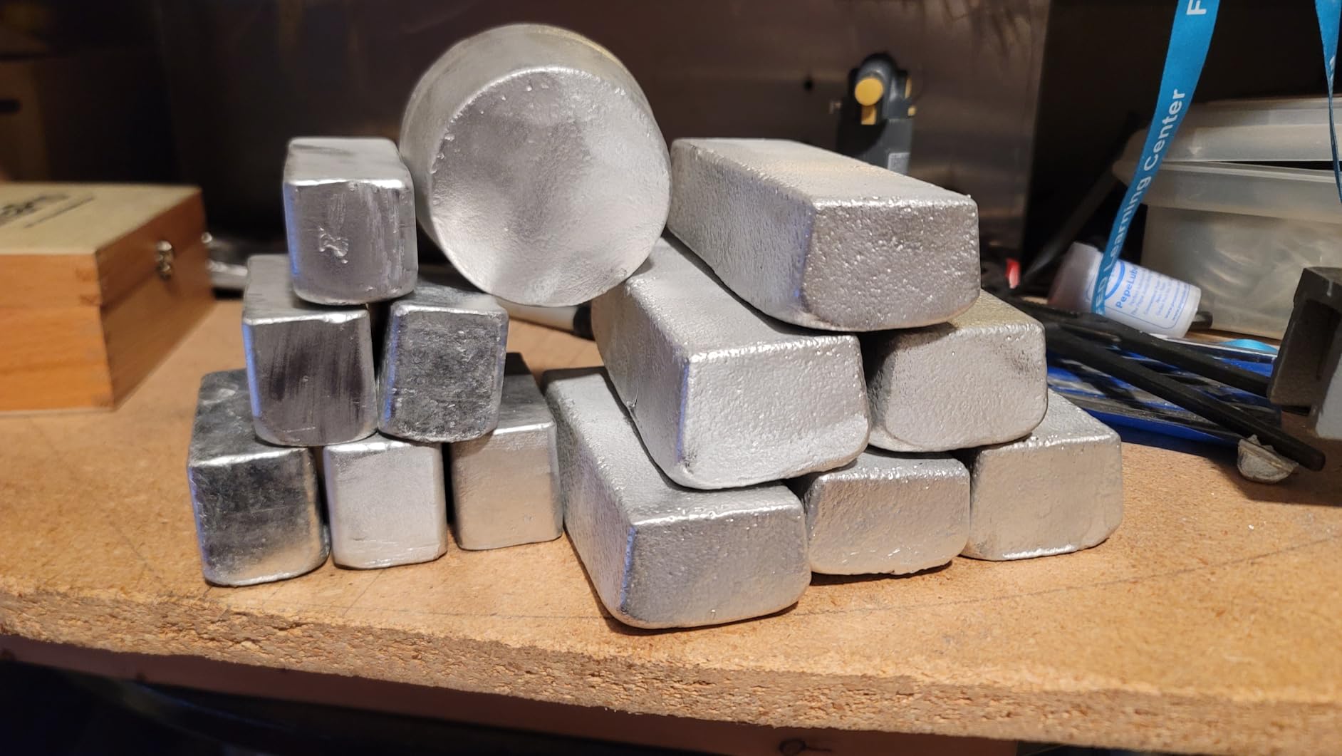 VEVOR 12KG Propane Melting Furnace Kit Large Capacity Foundry Home, Blacksmithing Forge with Crucible & Tongs Kiln, Stainless Steel Smelter, for Metal Scrap Recycle, Gold Copper Silver Casting customer photo 2