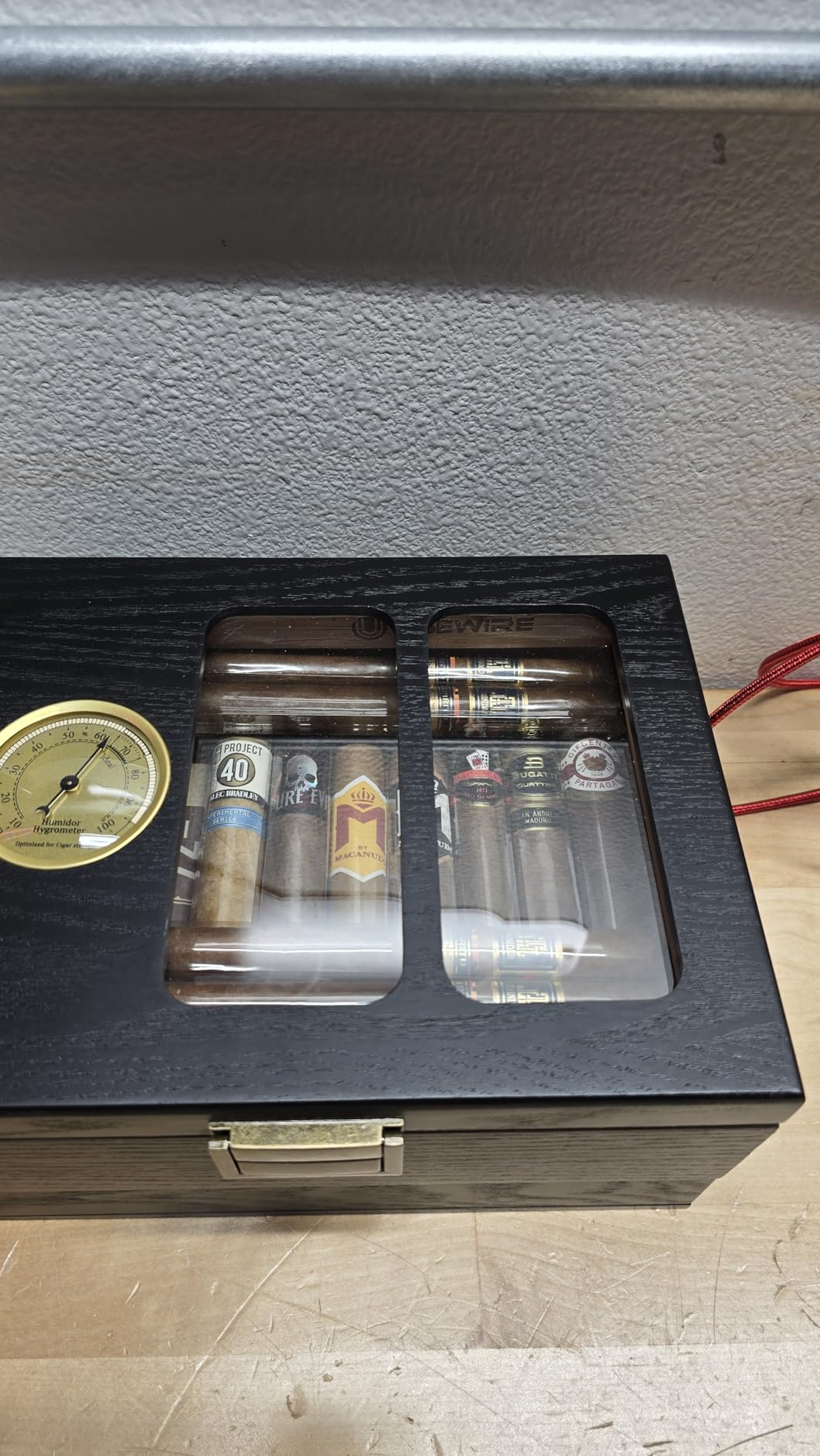 Cigar Humidor, Glass Top Cedar Cigar Case, Cigar Box for 20-30 Cigars with Hygrometer, Humidifier, Desktop Cigar Humidor, Cigar Lovers Gift (Black) customer photo 1