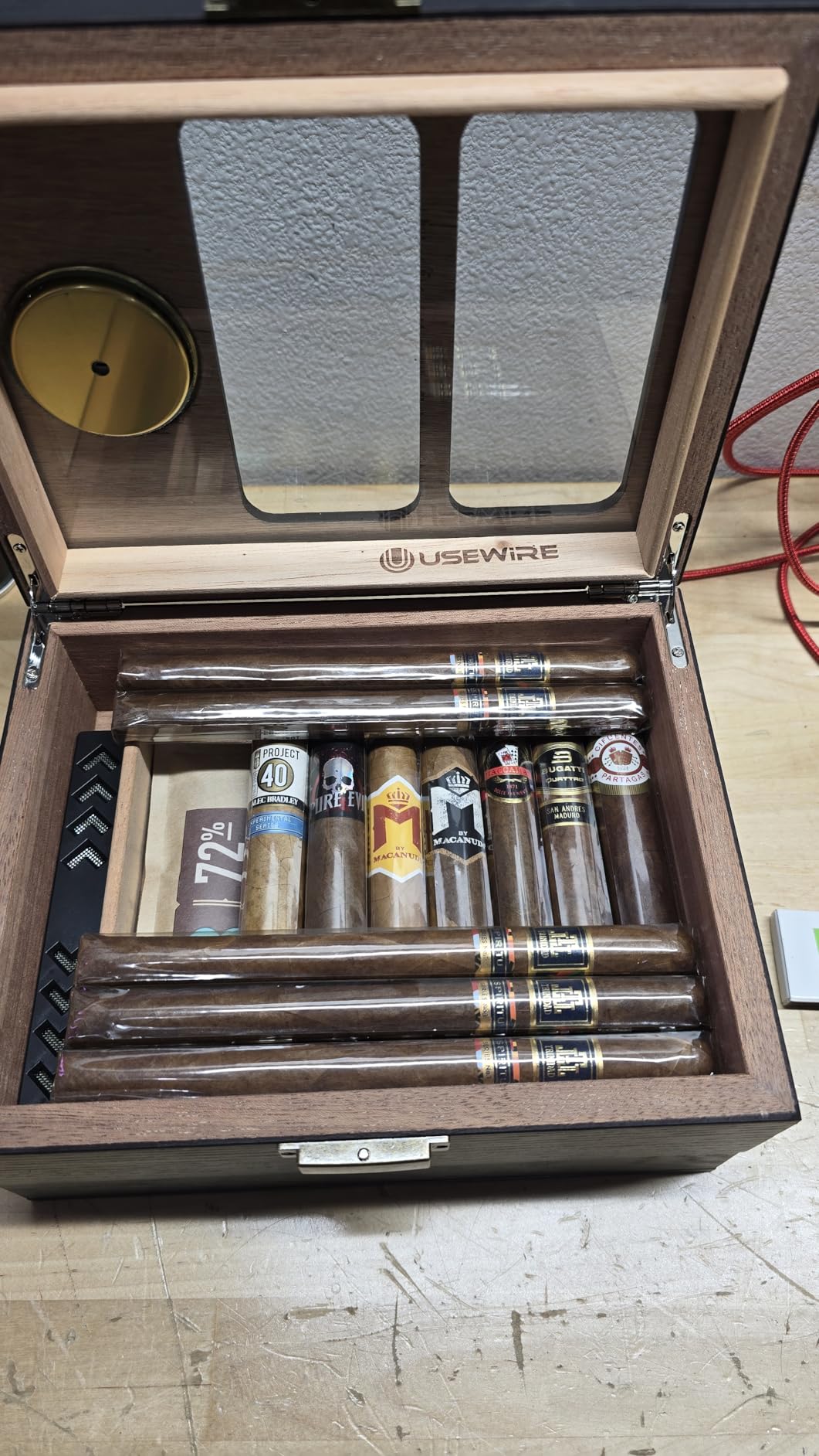 Cigar Humidor, Glass Top Cedar Cigar Case, Cigar Box for 20-30 Cigars with Hygrometer, Humidifier, Desktop Cigar Humidor, Cigar Lovers Gift (Black) customer photo 2