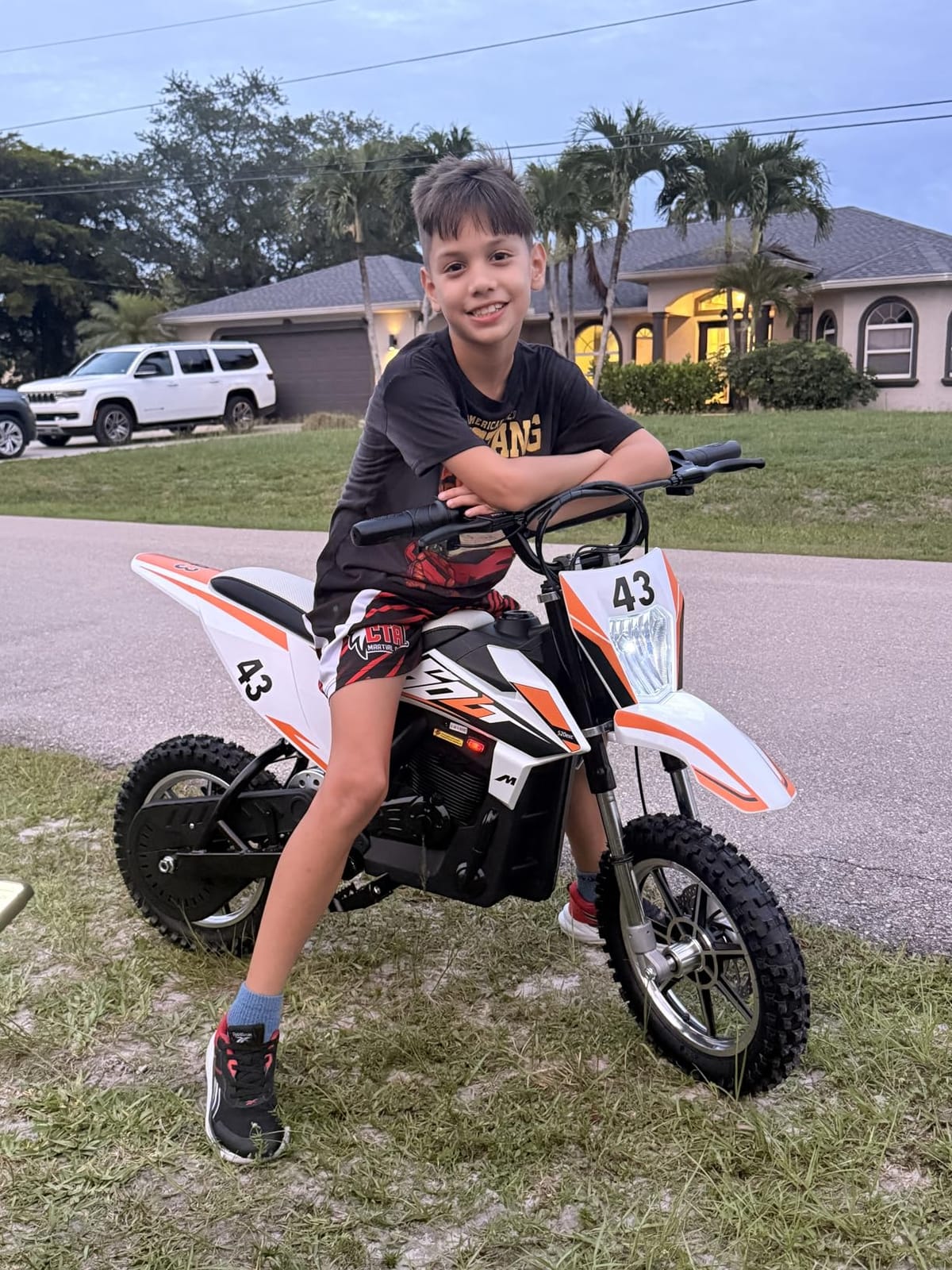 Blitzshark 36V 650W Kids Electric Dirt Bike, Off-Road Motocross Motorcycle with 17 MPH Max Speed, Dual Disc Brakes, Aluminum Wheels, Dual Suspension, Twist Grip Throttle, Rubber Tires, Leather Seat customer photo 2