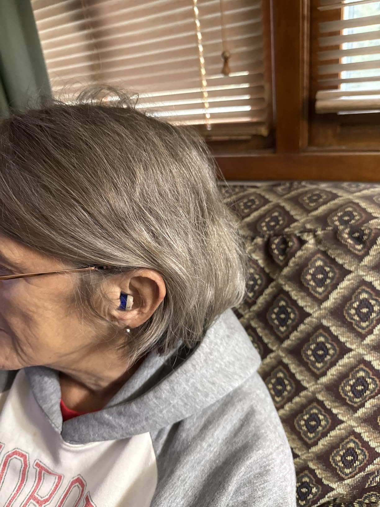 Standard 2.0 Hearing Aids for Seniors - Oricle Hearing Aids for Adults with Advanced Noise Cancellation - Easy Volume Control with Portable Charging Case customer photo 1