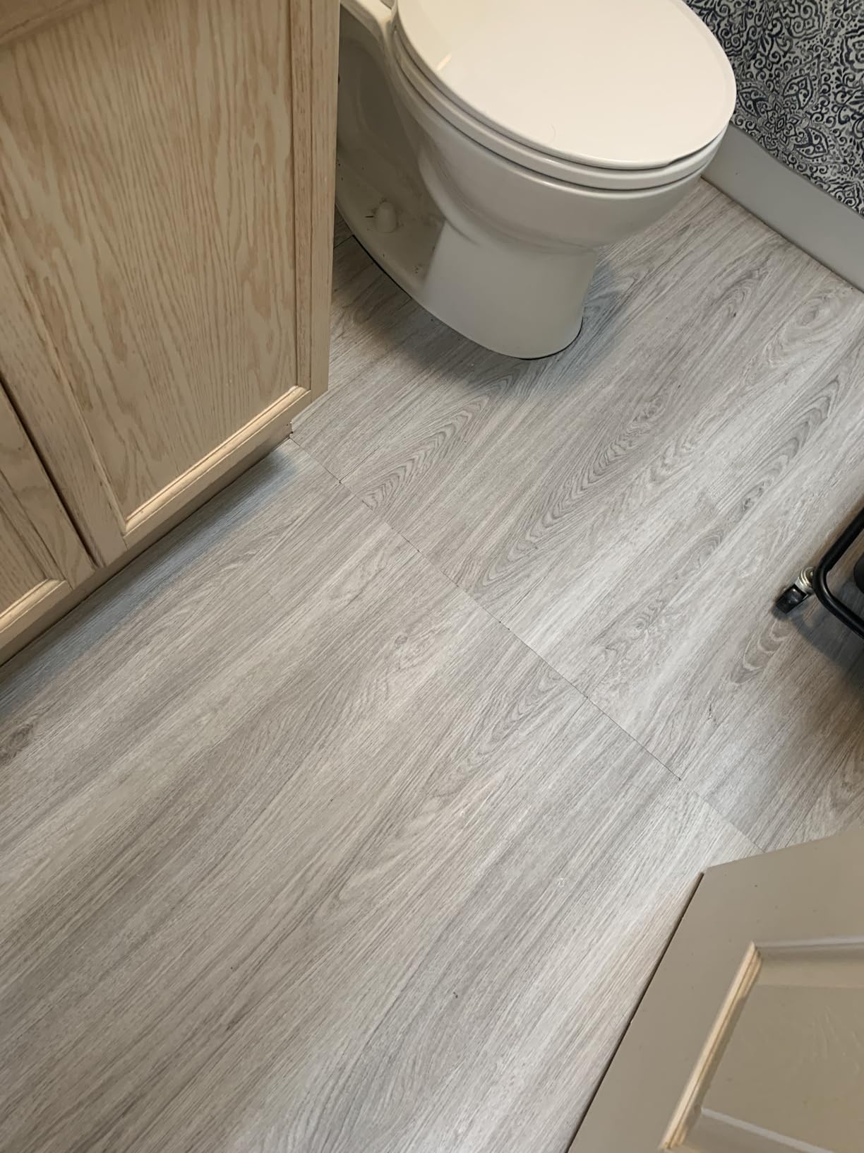 Art3d 18-Pack Interlocking Luxury Vinyl Flooring Tile for Kitchen Bathroom, 36 x 6 Inch Wood Floor Plank for Wear-Resistant, Waterproof, Anti-Slip, Reusable, Dublin Dawn Ash customer photo 1