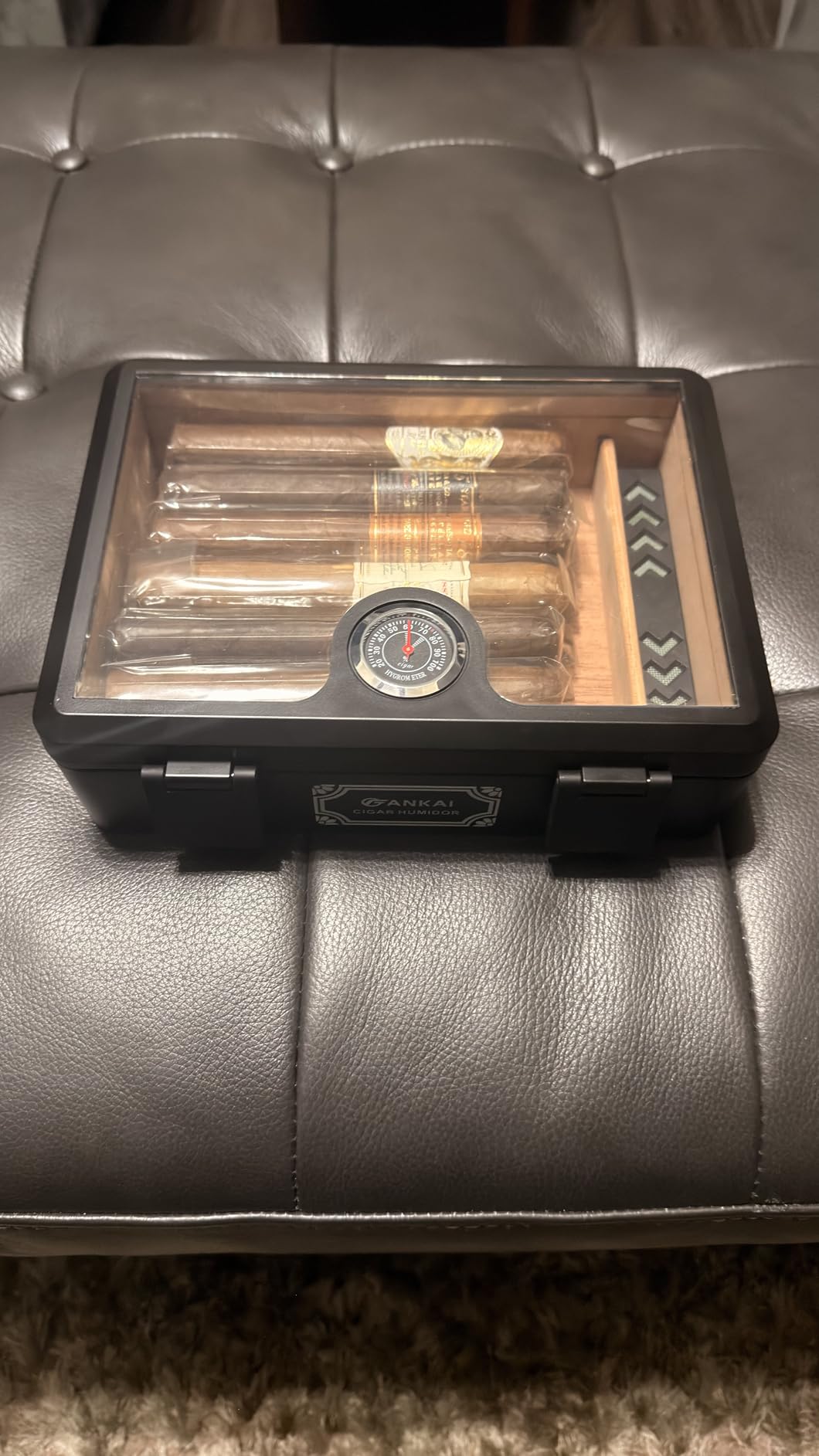 Cigar Humidor, Full Glass Top Cigar Box with Humidifier and Hygrometer, Drop-proof Crushproof Cigar Case, Cedar Wood Lining Storage Box with Divider for 20-25 Cigars (Black) customer photo 2