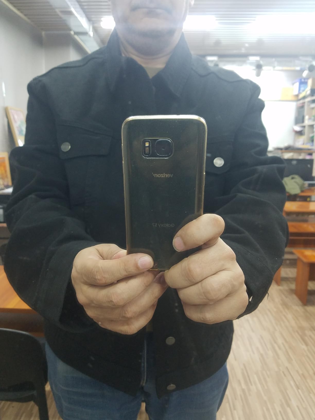 Amazon Essentials Men's Heavyweight Low Stretch Regular-Fit Denim Jacket, Chest Patch Pockets customer photo 1