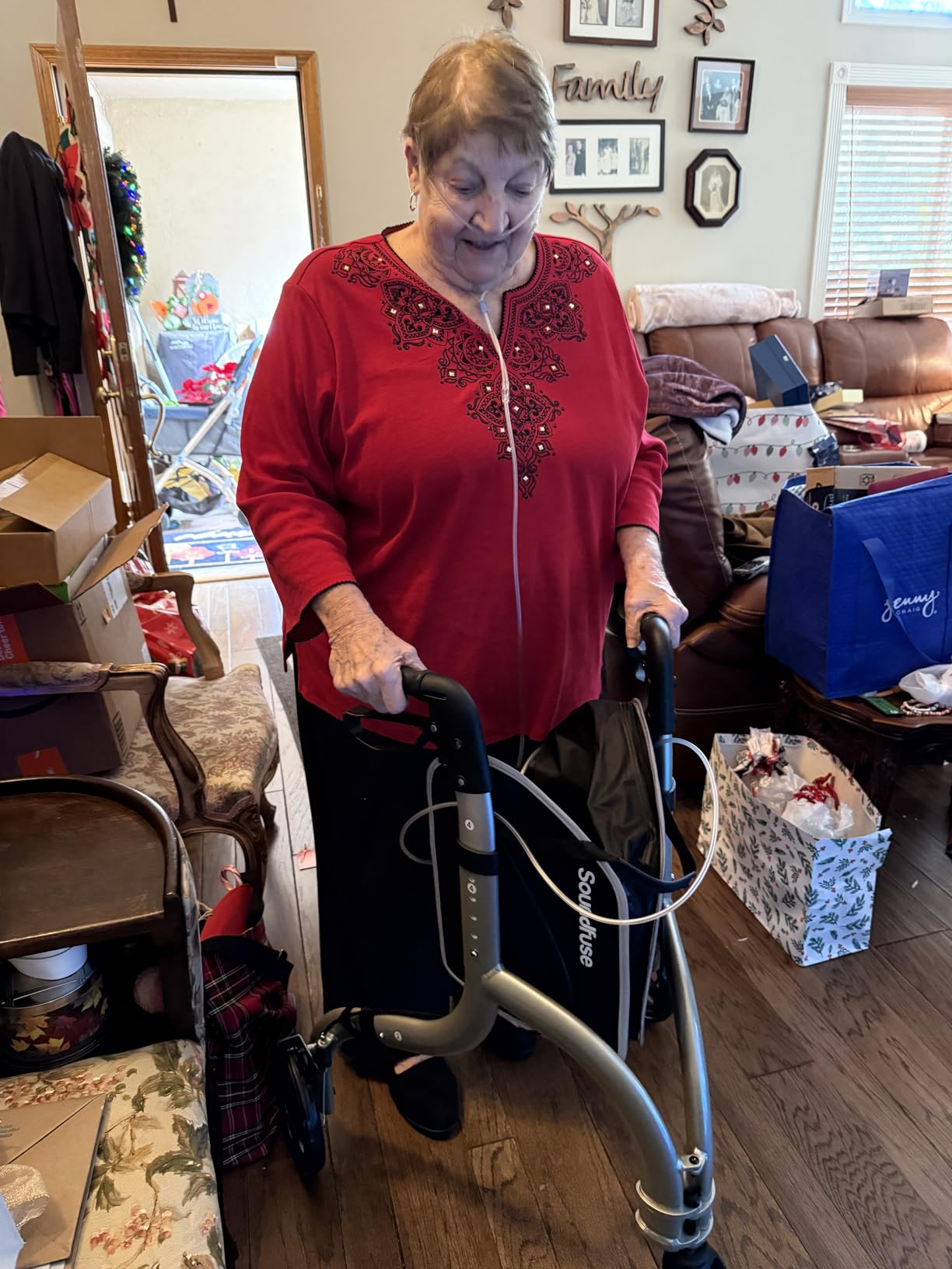 soundfuse Lightweight 3 Wheel Walkers for Seniors, Foldable Aluminum Frame | Weighs only 10.2lbs, Height Adjustable, Removable Storage Bag, Three Wheel Rollator Walker for Indoor and Outdoor Use customer photo 1