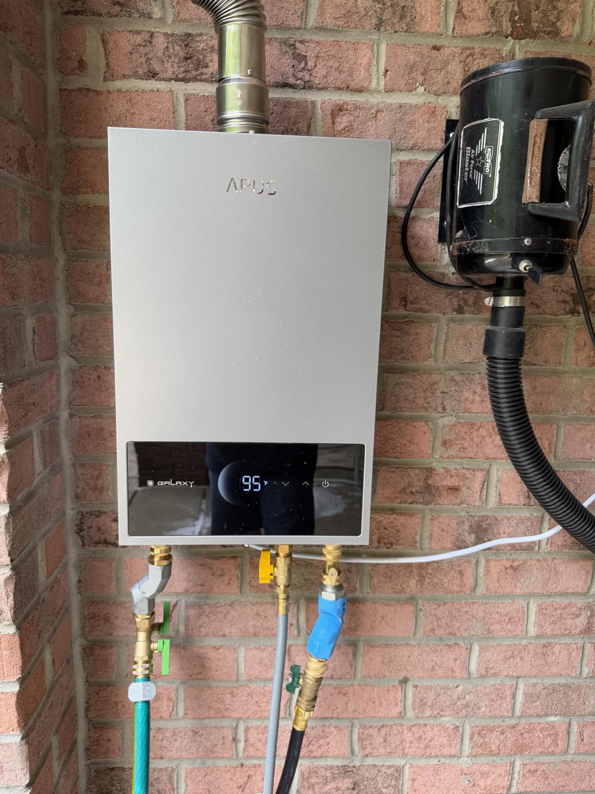 APUS Natural Gas Tankless Water Heater, 95,000 BTU, 4.42 GPM Indoor customer photo 1