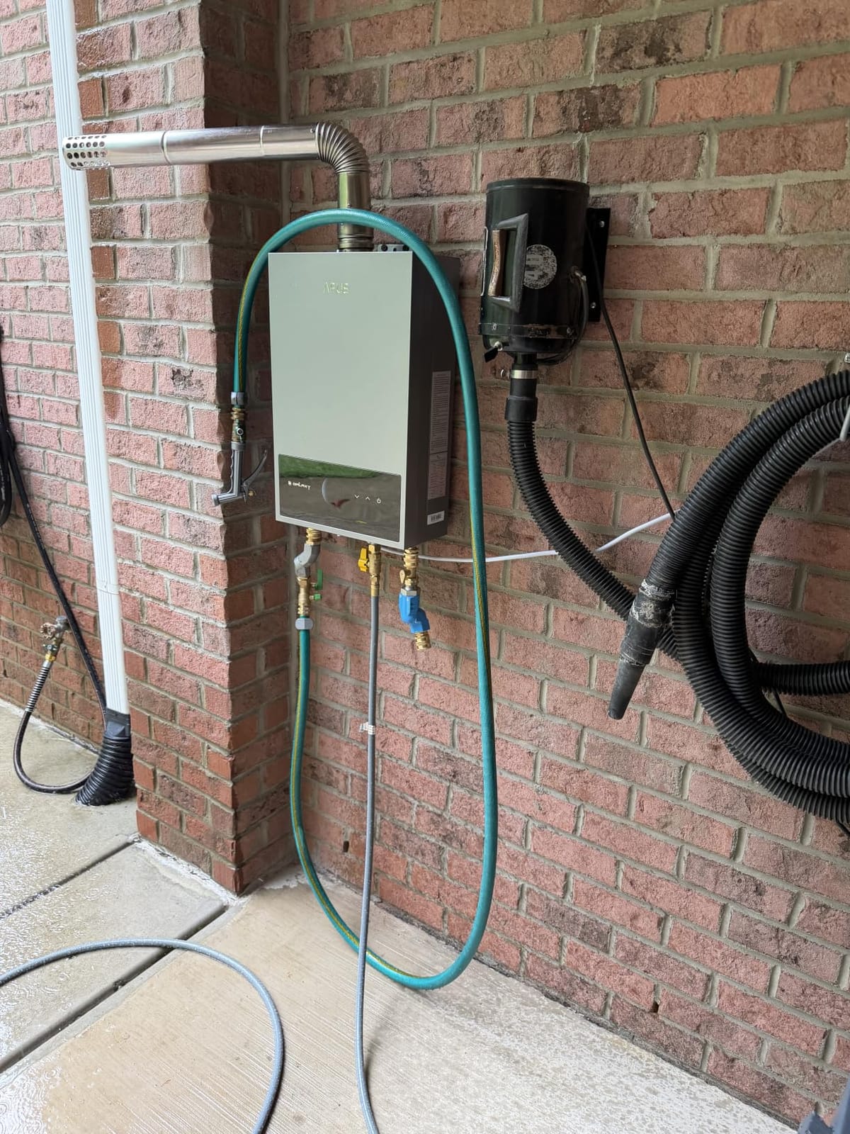 APUS Natural Gas Tankless Water Heater, 95,000 BTU, 4.42 GPM Indoor customer photo 2