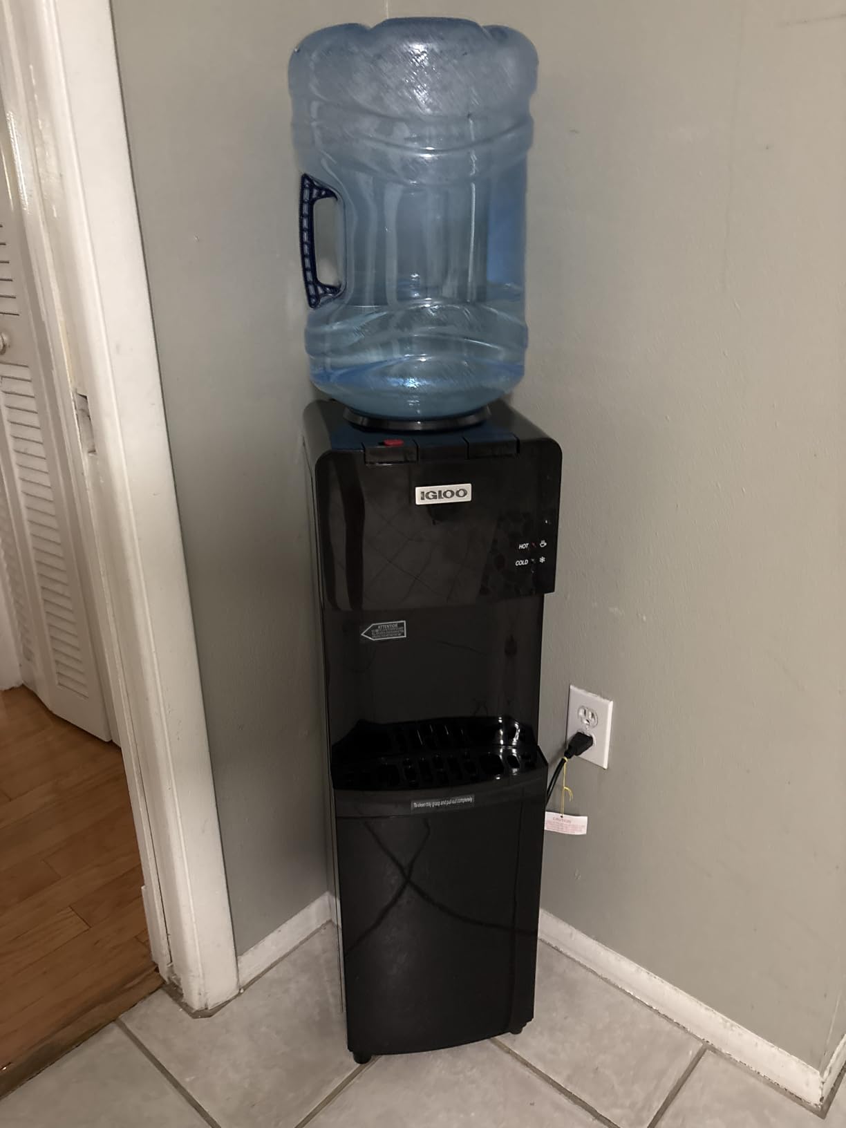 Igloo Top Loading Water Cooler with Removable Drip Tray & Energy-Saving Features- Water Tower with Hot, Cold Temperature Settings- Water Dispenser Fits 3 & 5-Gallon Jugs with Child Safety Lock- Black customer photo 2