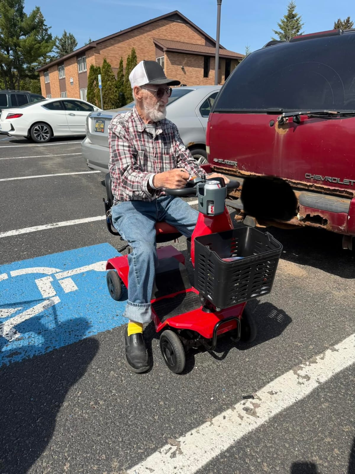 Mobility Scooter,Foldable,300 lbs Capacity,Travel & Daily Commute | Mobility Scooters for Seniors,Quick-Assembly, Features Rotating Seat, 300W Motor, LED Headlight & Storage Basket for Travel customer photo 1