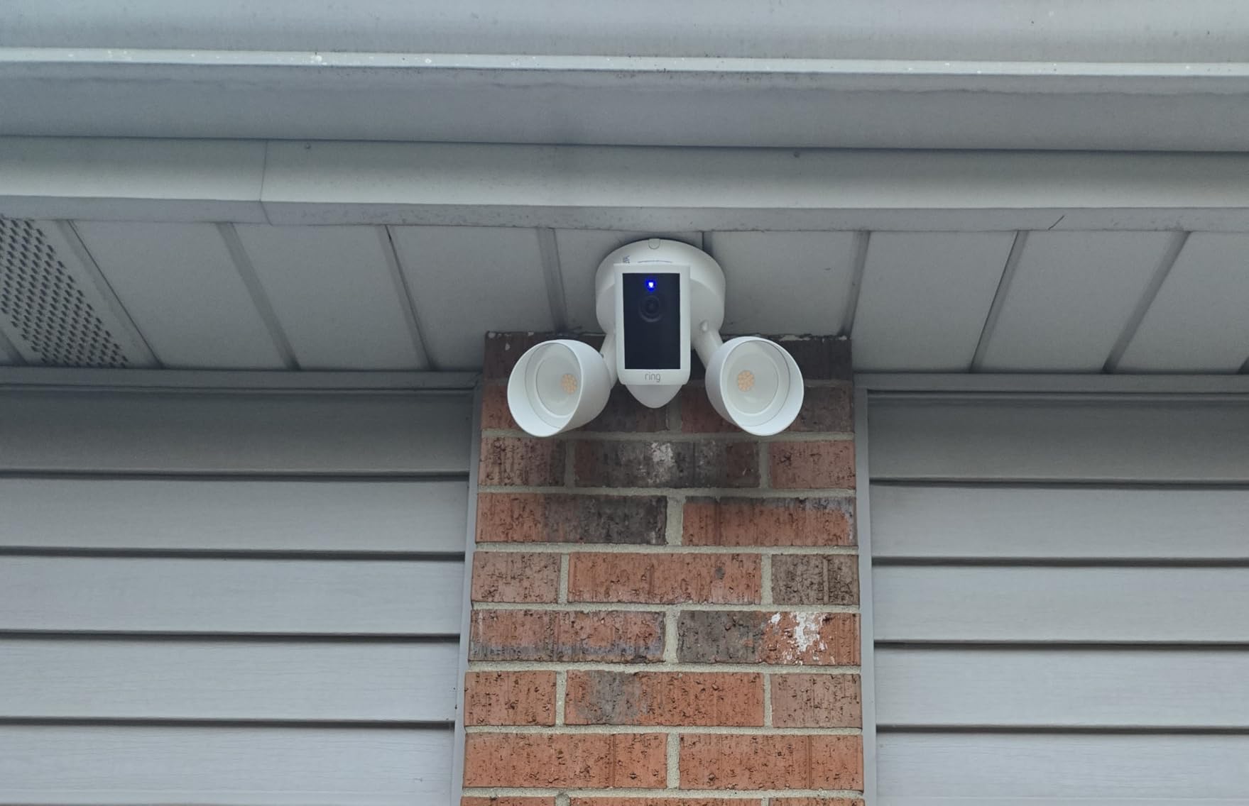 Ring Floodlight Cam, Wired (newest model), Home or business security, Wide-Angle Retinal 2K Video, 6x Enhanced Zoom, Ultra-Bright Floodlights, White customer photo 2