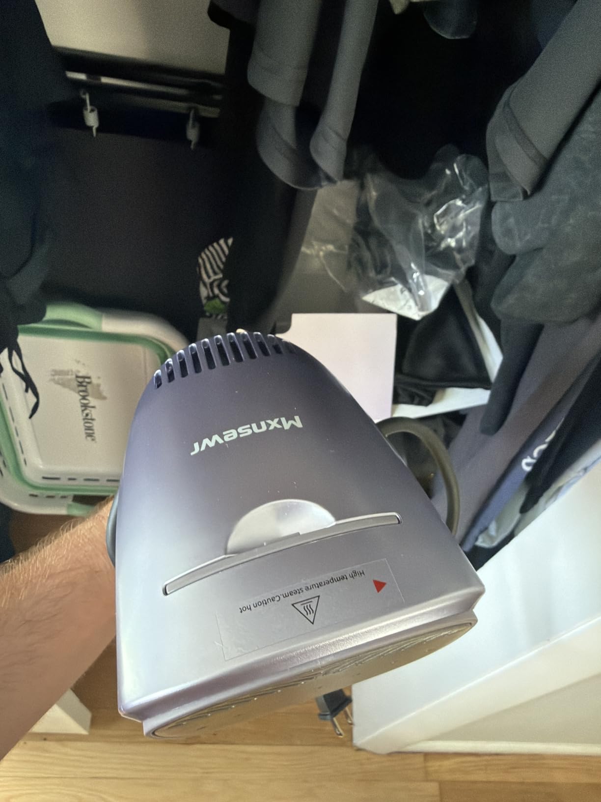 Vacuum Steamer for Clothes, 3500Pa Suction Handheld Clothes Steamer, Steaming & Ironing 2 in 1, 400ml Water Tank (for 110-120V) customer photo 1