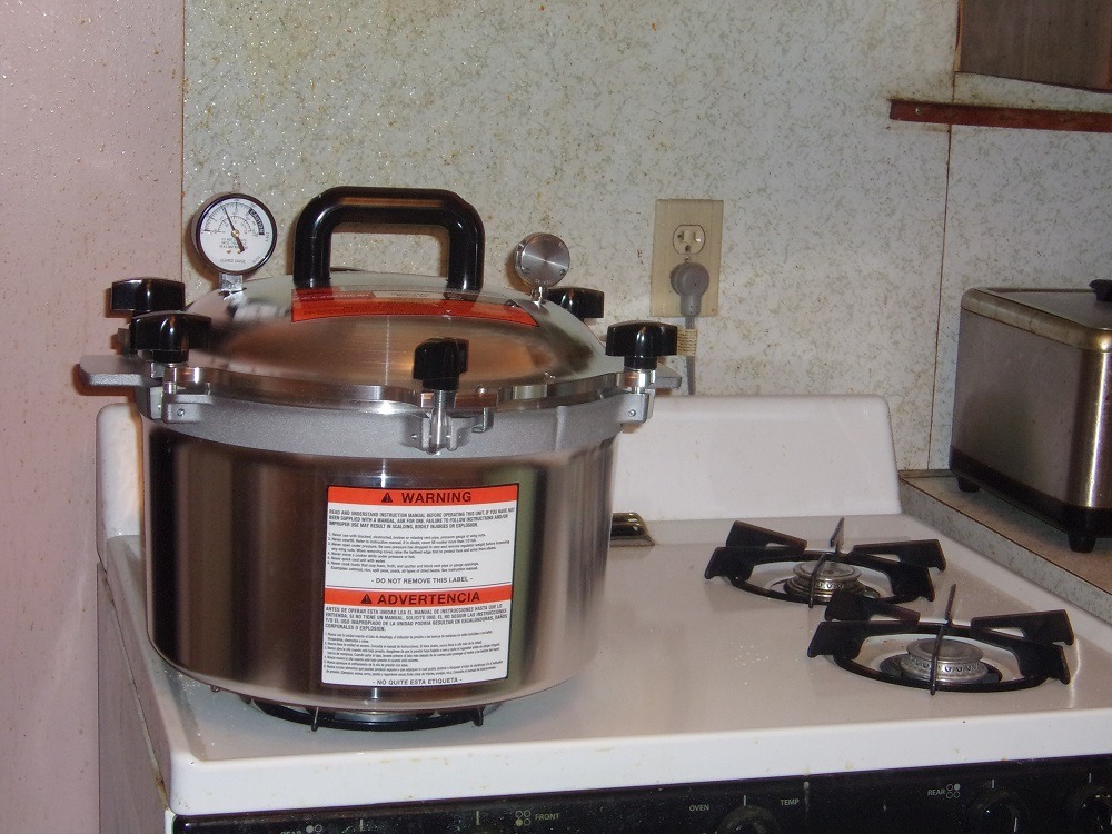 All American 1930: 21.5qt Pressure Cooker/Canner (The 921) - Exclusive Metal-to-Metal Sealing System - Easy to Open & Close - Suitable for Gas, Electric, or Flat Top Stoves - Made in the USA customer photo 1