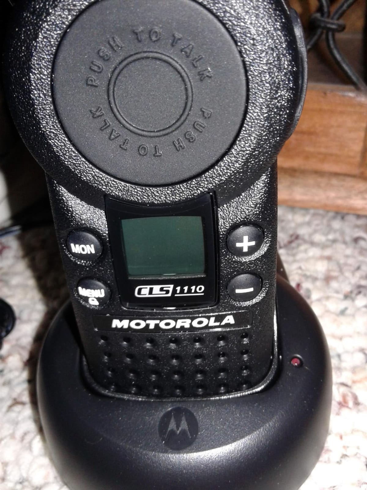 MOTOROLA SOLUTIONS Business CLS1110 5-Mile 1-Channel UHF Two-Way Radio Black customer photo 1