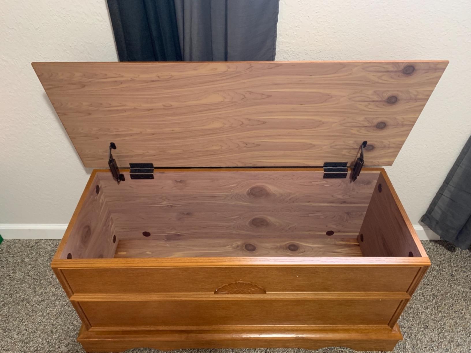Coaster Home Furnishings - Paula - Wood - Cedar Chest with Storage Trunk, Rectangular Shape and Traditional Style - Bedroom - 40-Inch - Honey - 4695 customer photo 1
