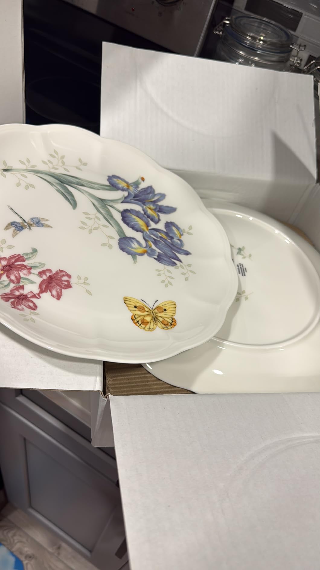 Lenox Butterfly Meadow Porcelain 18-Piece Dinnerware Set for 6 customer photo 2