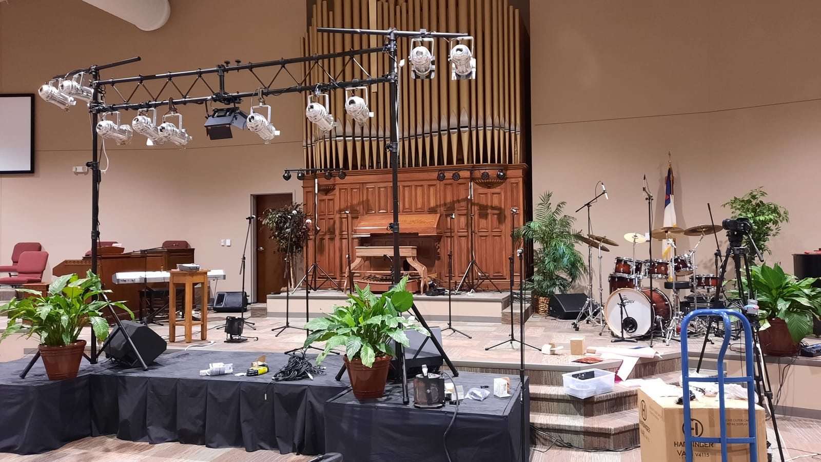 On-Stage LS7730 Lighting Stand with Truss (Folding, Portable PAR Can and LED Light Rig for Theaters, Auditoriums, Concert Halls, Clubs, and Venues, Adjustable Height, Rubber Feet, Metal, Black) customer photo 2