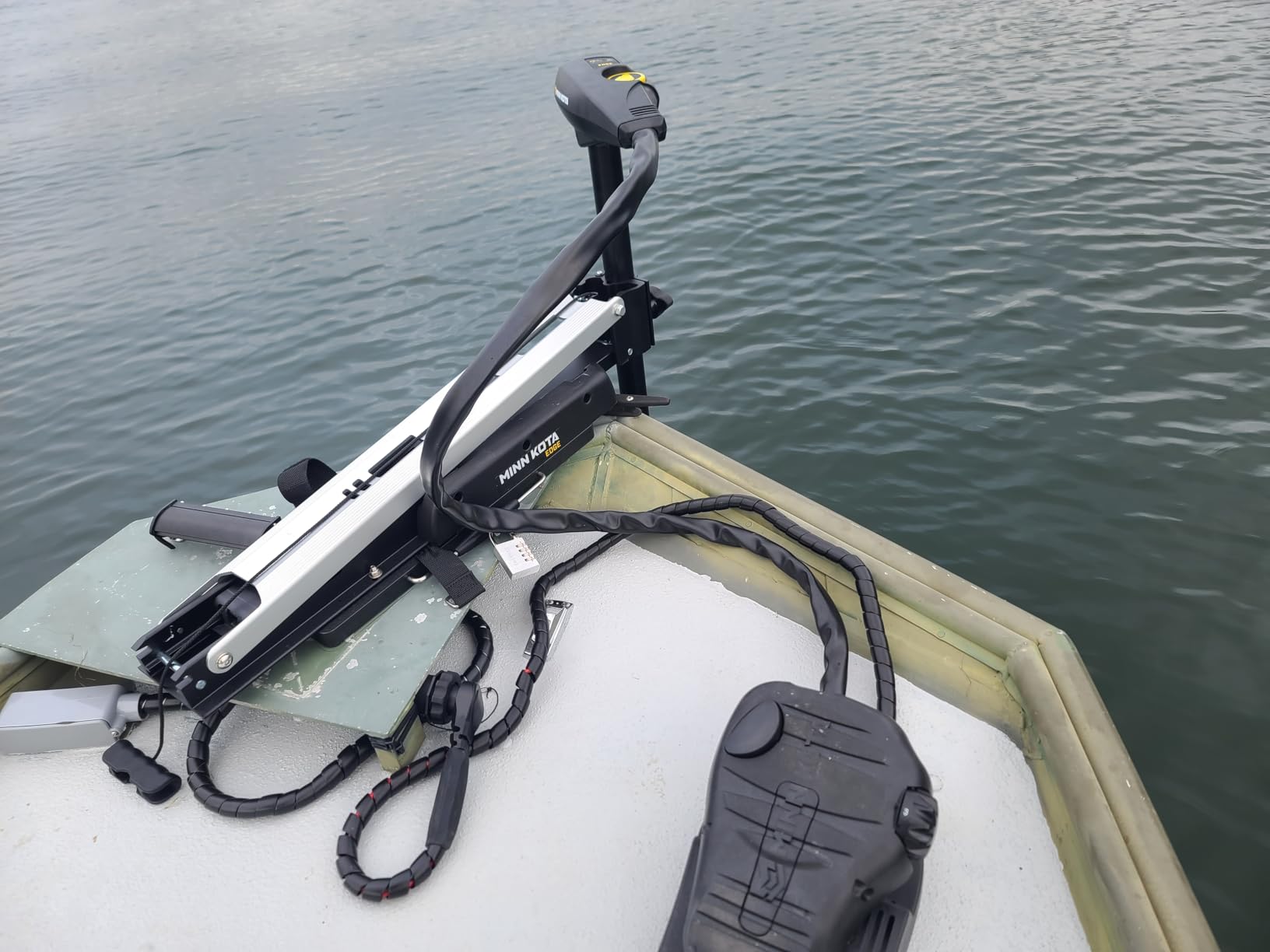 Minn Kota Edge Bow-Mount Electric Trolling Motor with Foot Pedal Control – 70 Lb. Thrust, 52 In. Shaft, Freshwater customer photo 2