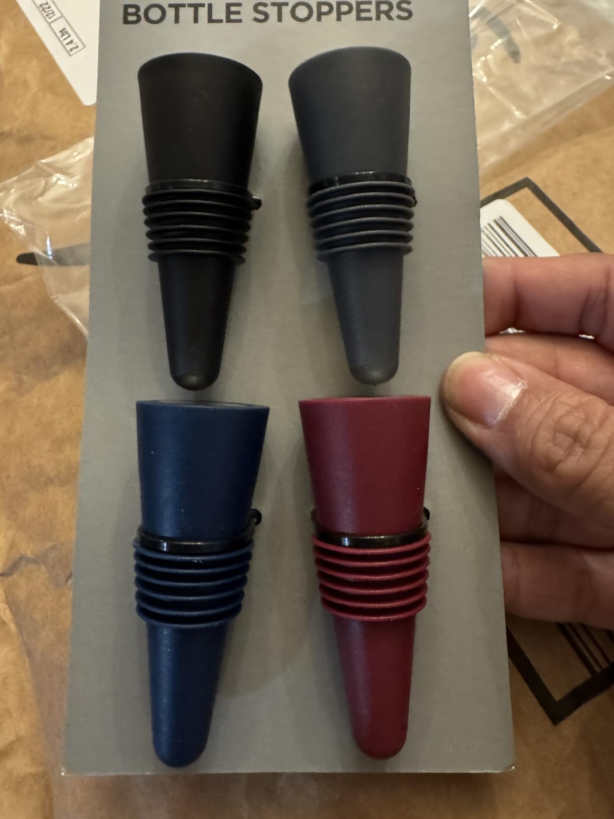 Rabbit W6121 Bottle Stoppers Set of 4, Multicolor Wine Bottle Caps to Preserve Freshness, Stylish and Durable, Perfect for Parties and Gifts customer photo 2