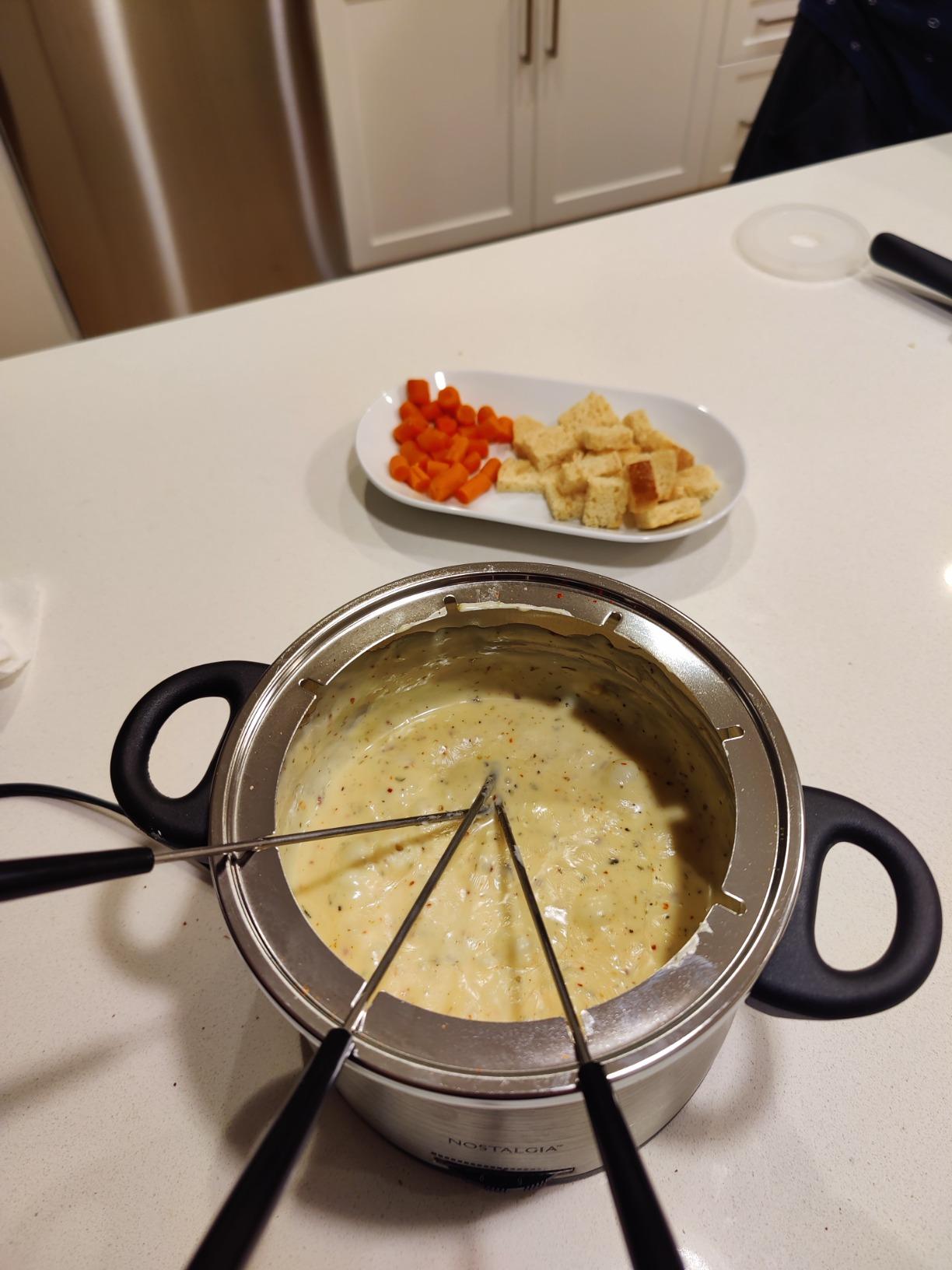Nostalgia FPS200 6-Cup Stainless Steel Electric Fondue Pot with Temperature Control, 6 Color-Coded Forks and Removable Pot - Perfect for Chocolate, Caramel, Cheese, Sauces and More customer photo 1