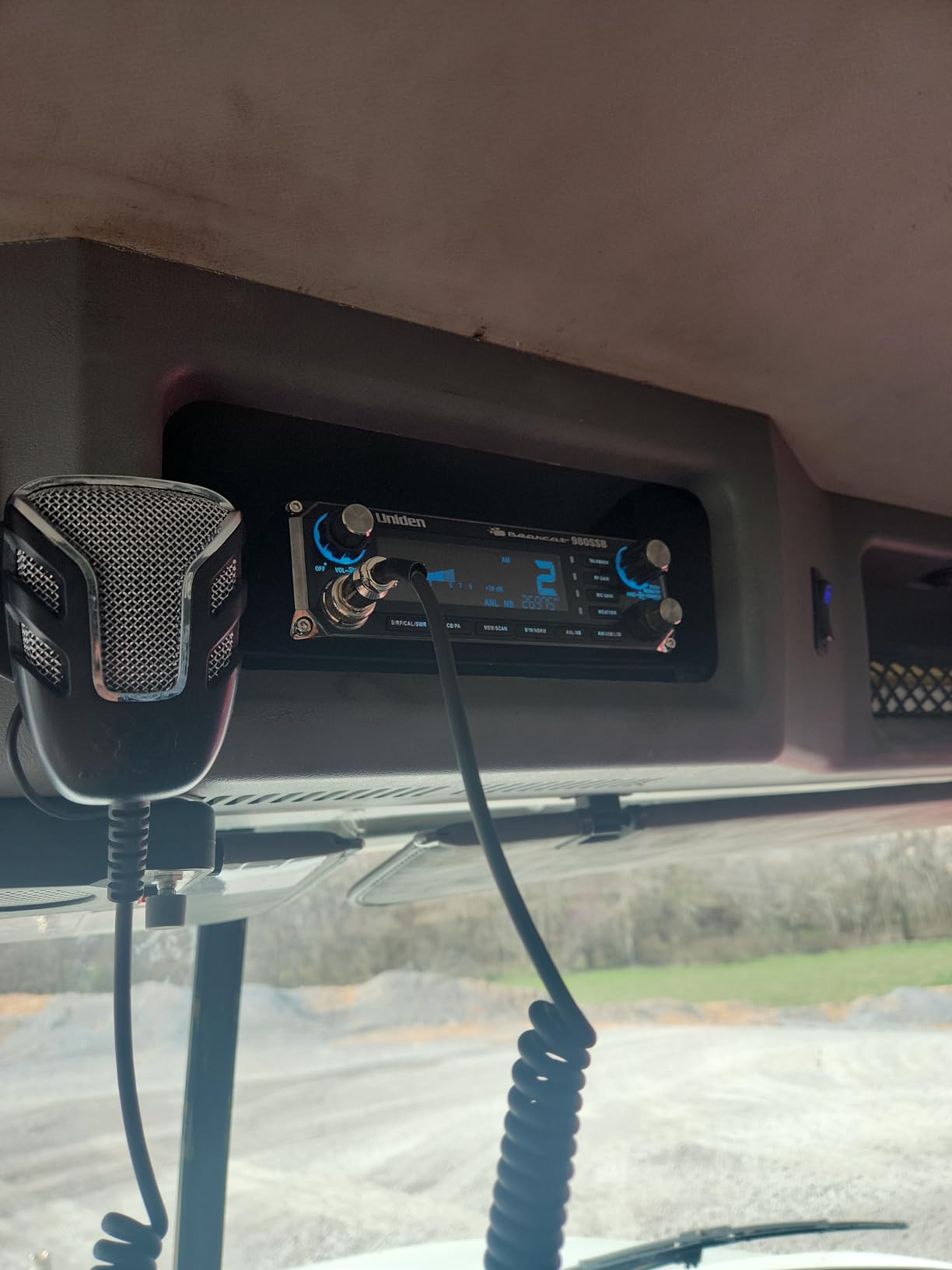 Uniden BEARCAT 980 40- Channel SSB CB Radio with Sideband NOAA WeatherBand,7- Color Digital Display PA/CB Switch and Noise Cancelling Mic, Wireless Mic Compatible customer photo 2