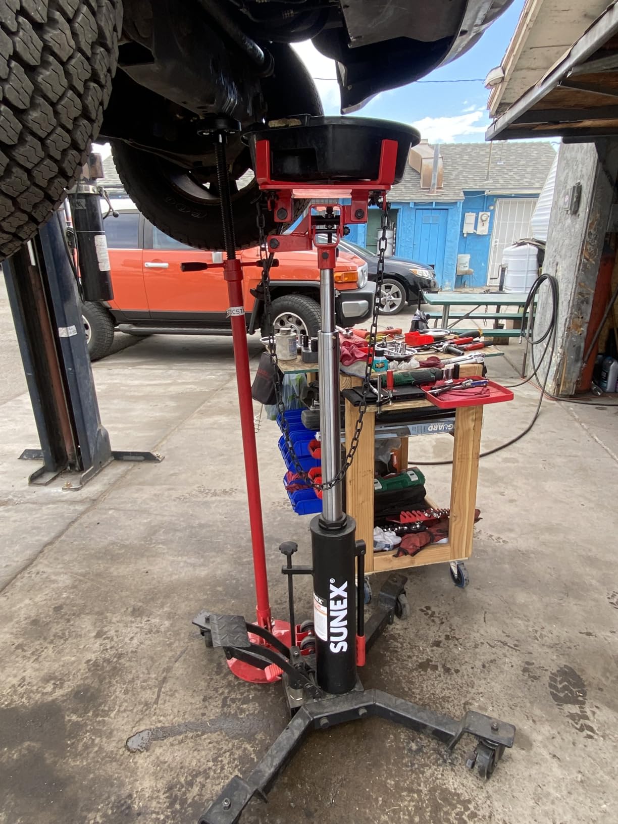 Sunex Tools 7793B 1,000 lb Telescopic Transmission Jack, Hydraulic, Foot Pump Operated, Tilt Saddle with Chain Tie-Down, 74.2 in Max Height customer photo 2
