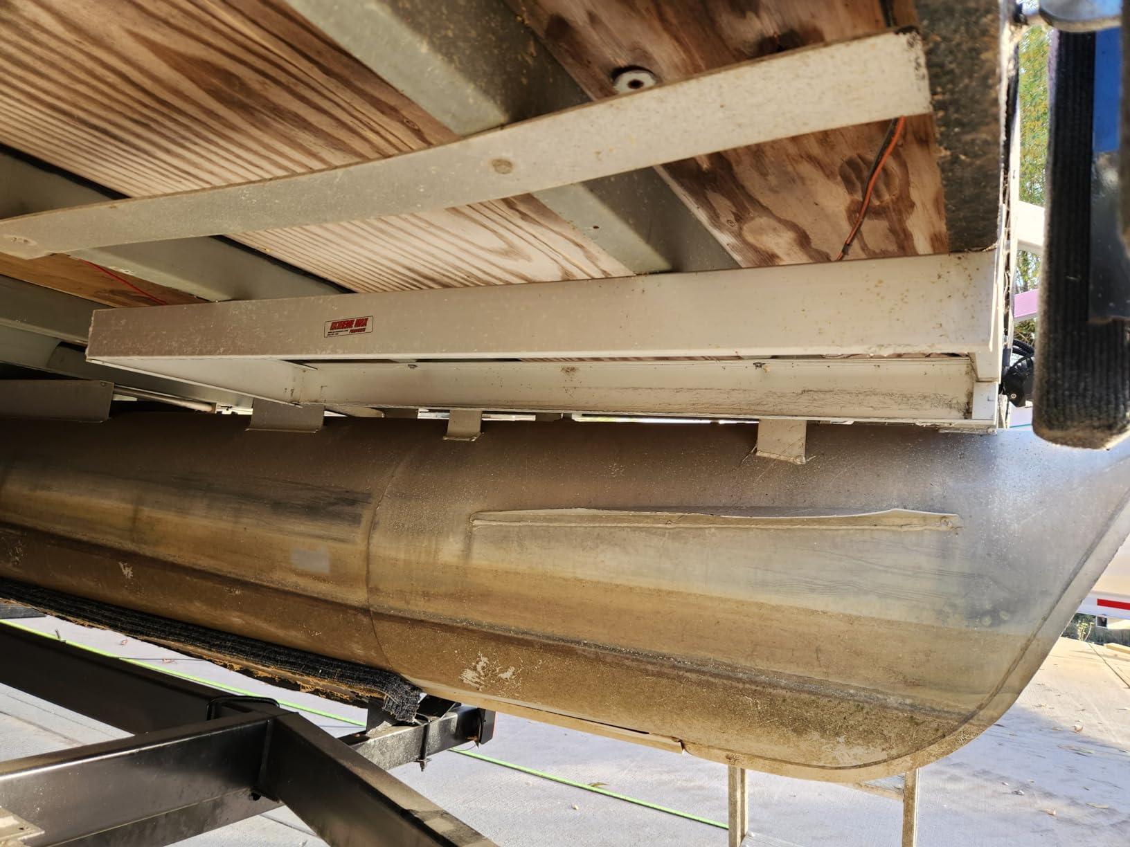 Extreme Max 3005.3434 Undermount Pontoon Ladder - 4-Step customer photo 1