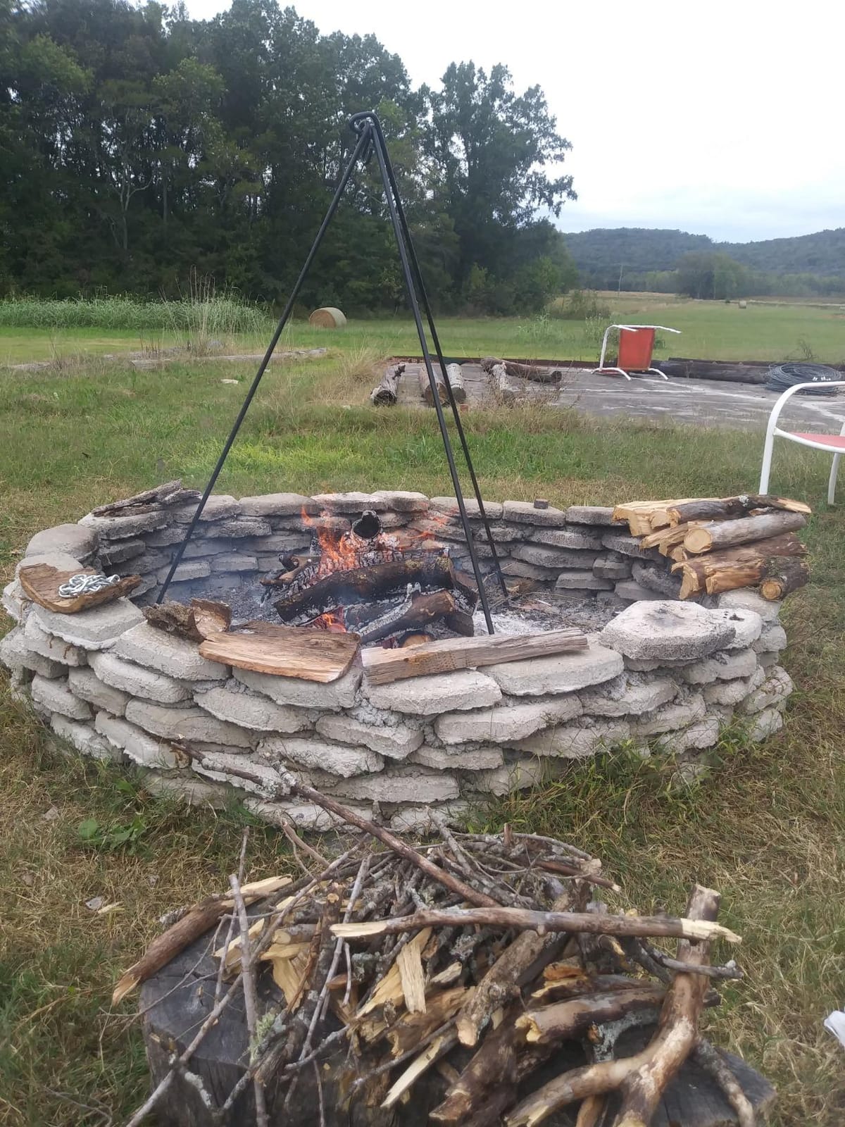 Lodge Adjustable Steel Campfire Cooking Tripod, 40-60 Inches customer photo 1