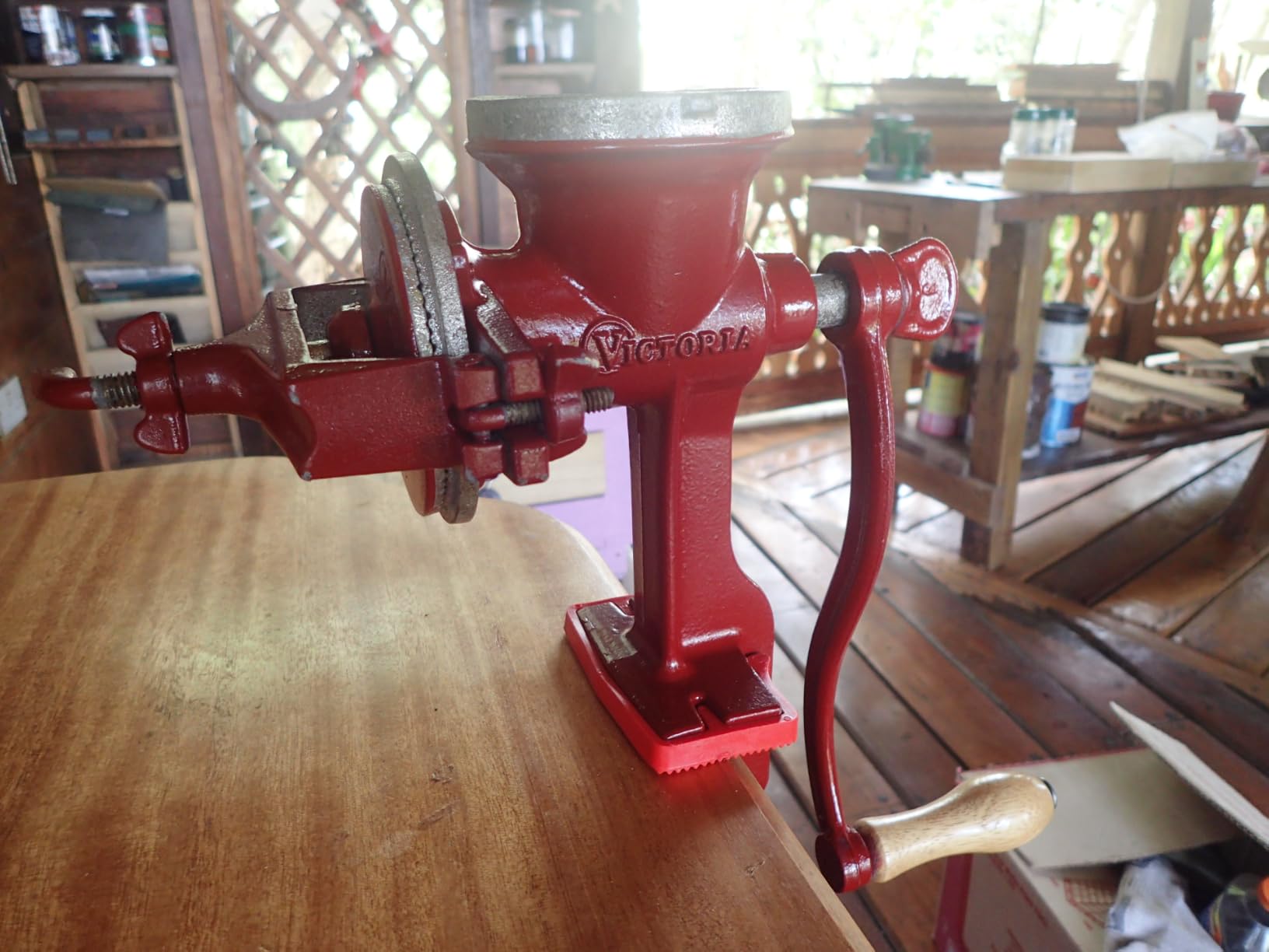 Victoria Manual Cast Iron Grain Mill 2400g with High Hopper customer photo 2